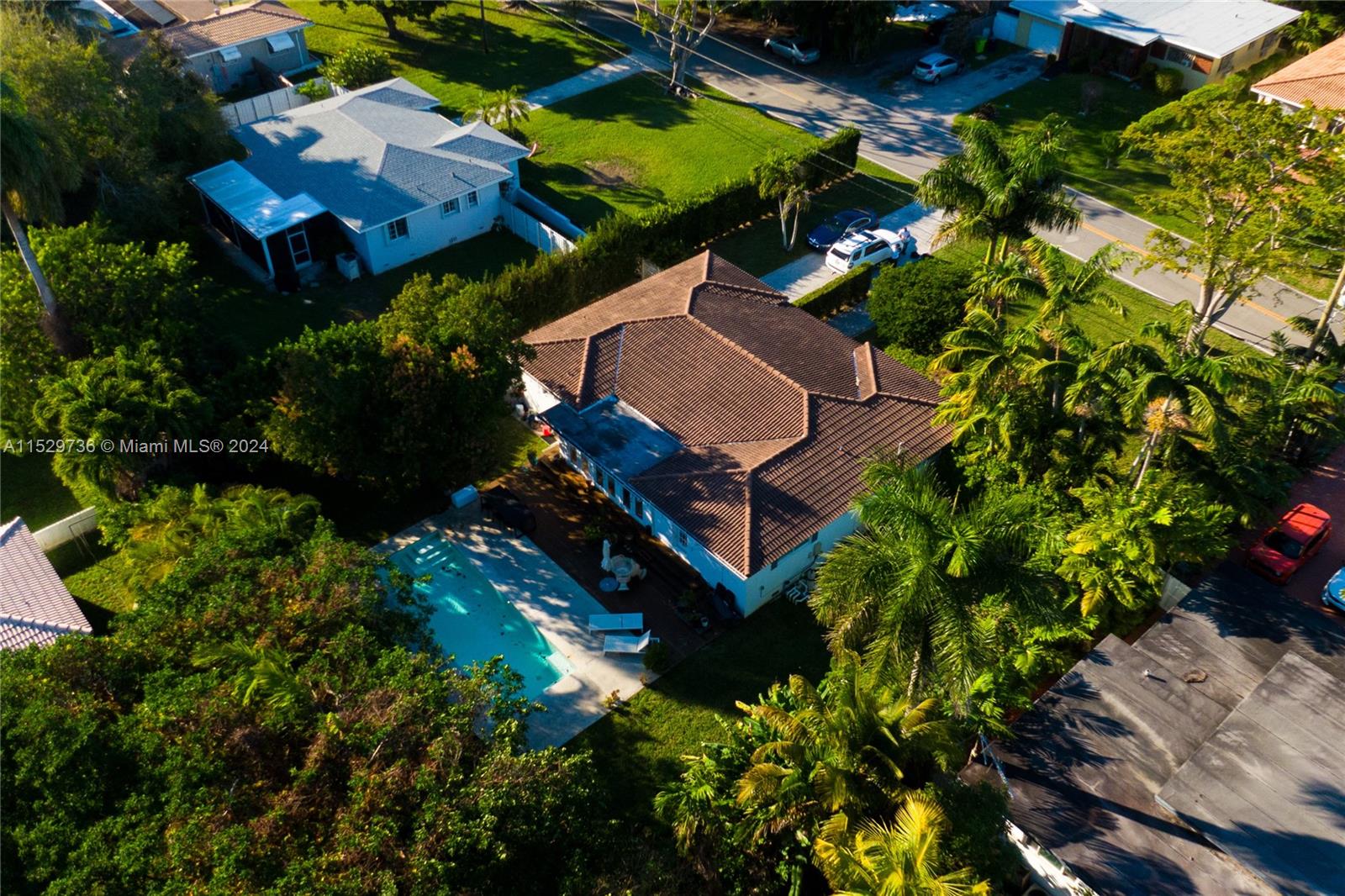 Casa à Venda em El Portal, FL
