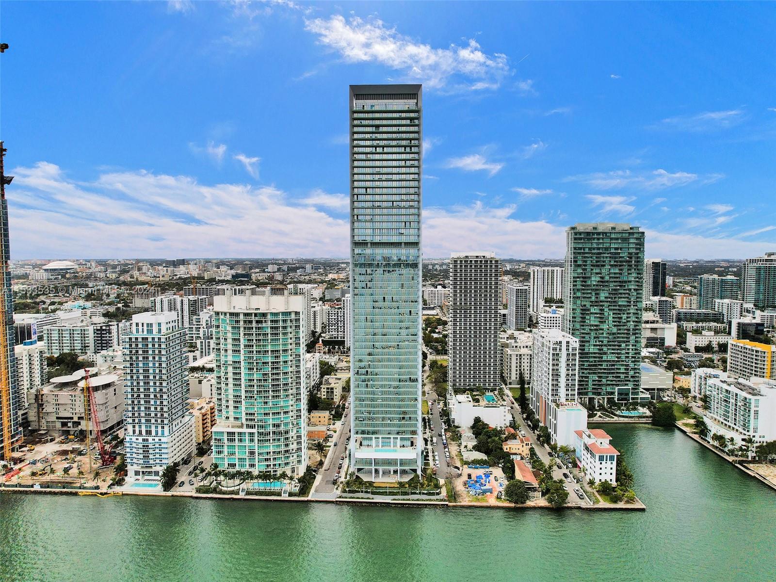 Apartamento à Venda em Miami, FL