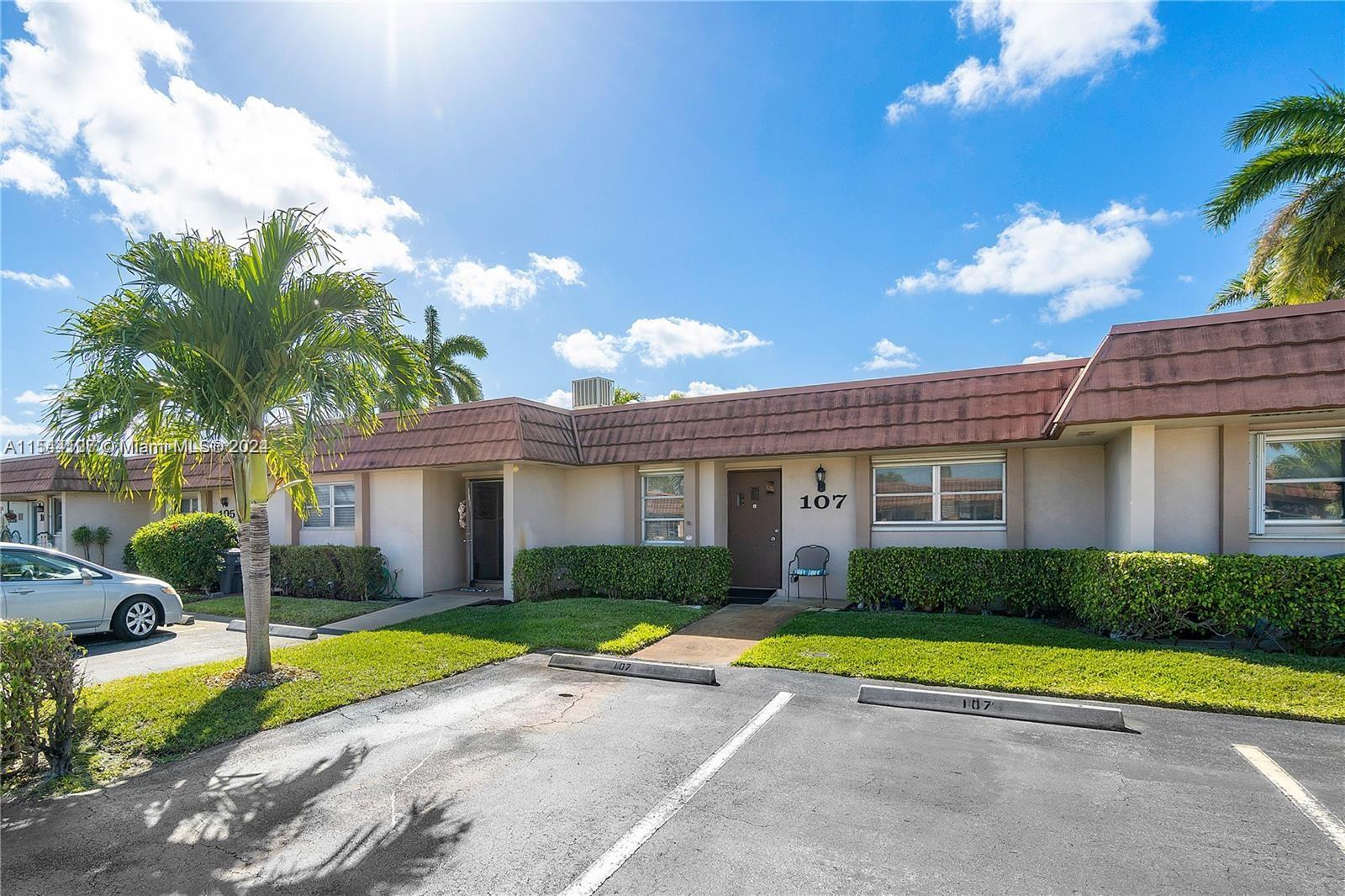 Beautiful Villa in West Palm Beach is conveniently located in 55 yr community.  Spacious 2 bedrooms 
2 baths with laminated wood floors.  The Community features pool, clubhouse, tennis court and shuffleboard.  
Price to sell fast.