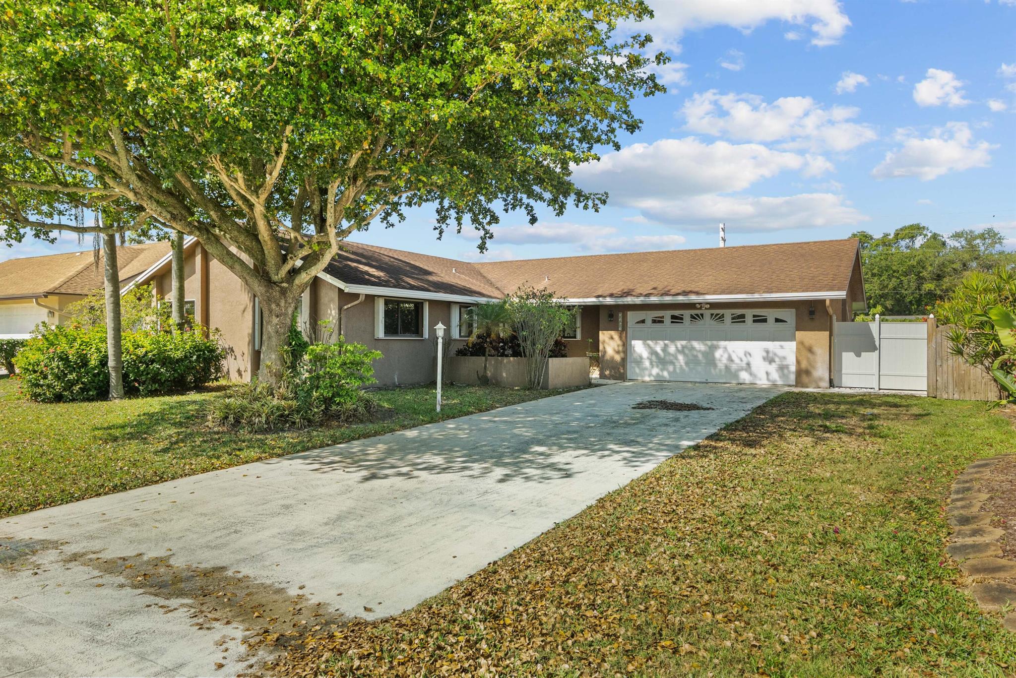 Homes for sale in Lake Clarke Shores, FL | 7569 N Nemec Dr N, Lake Clarke Shores, FL 33406 | MLS# R10970752