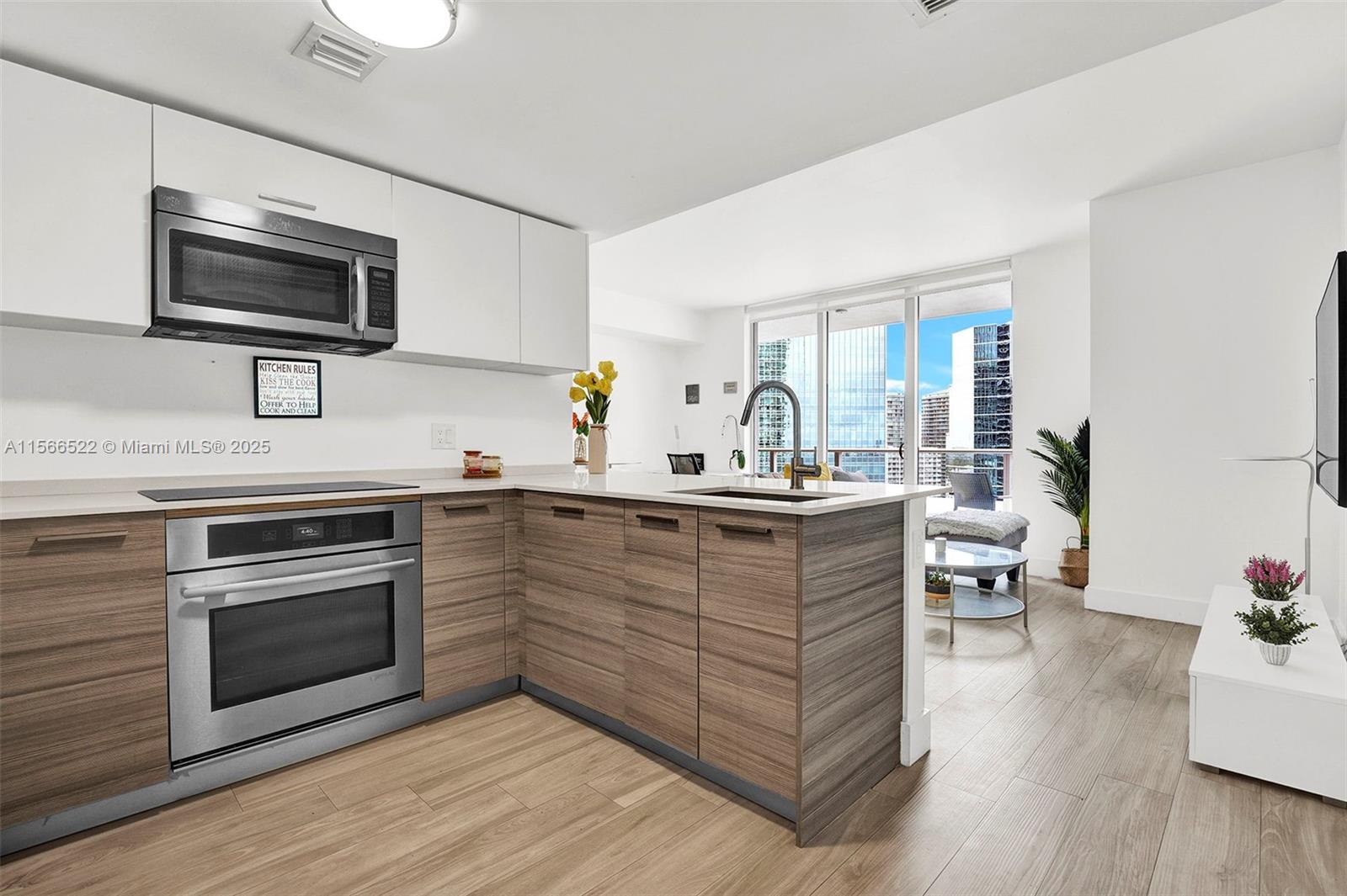 1300 Brickell Bay Dr #2701, Miami FL 33131