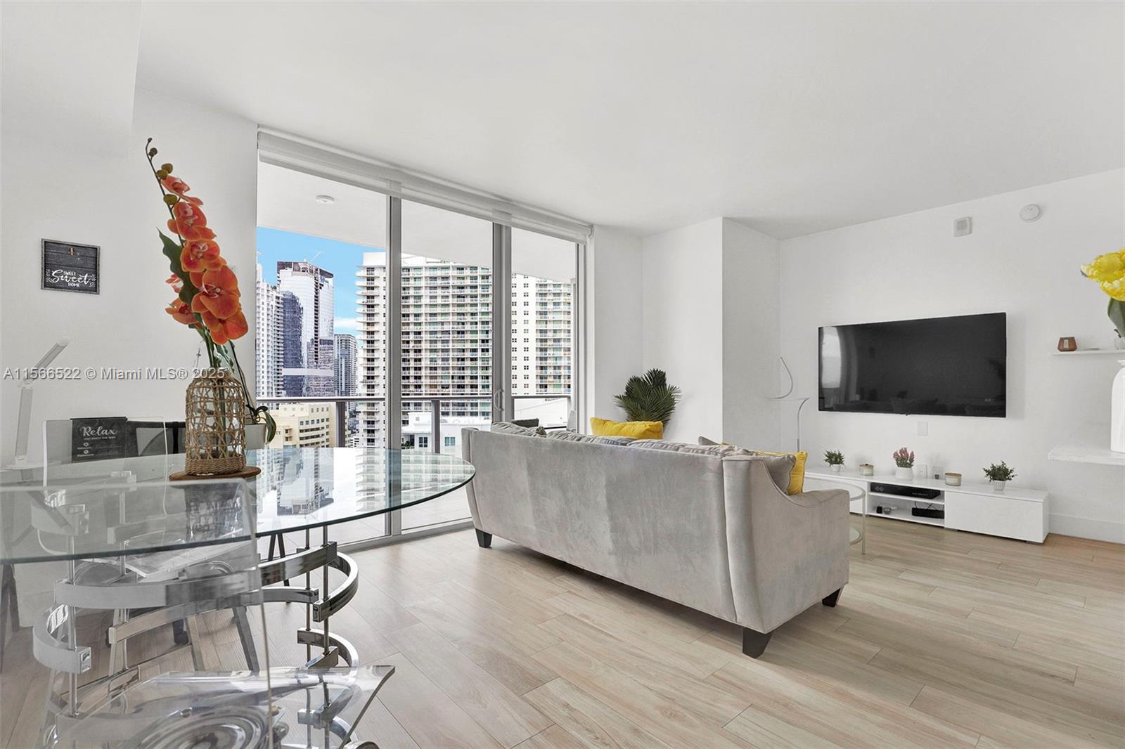 1300 Brickell Bay Dr #2701, Miami FL 33131