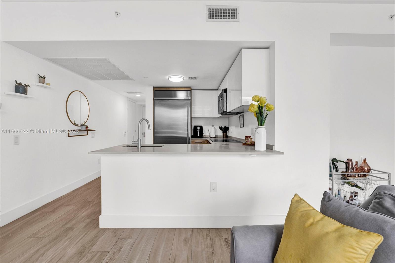1300 Brickell Bay Dr #2701, Miami FL 33131