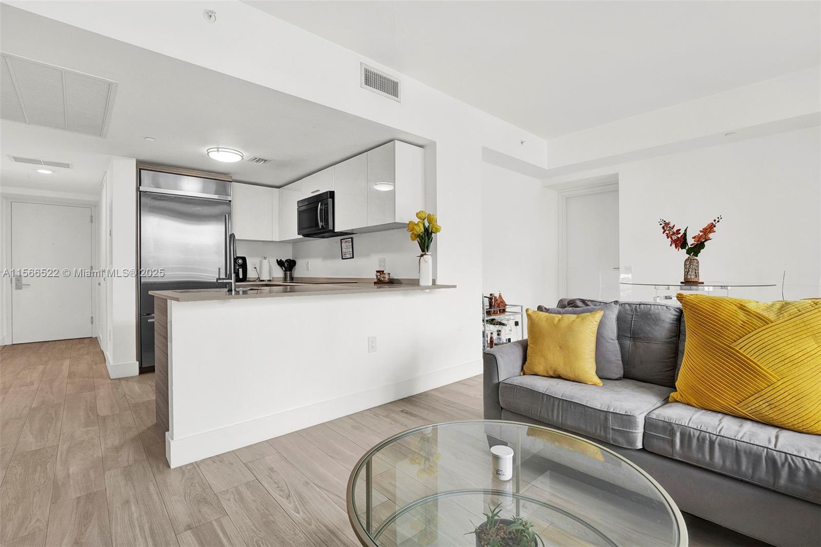 1300 Brickell Bay Dr #2701, Miami FL 33131