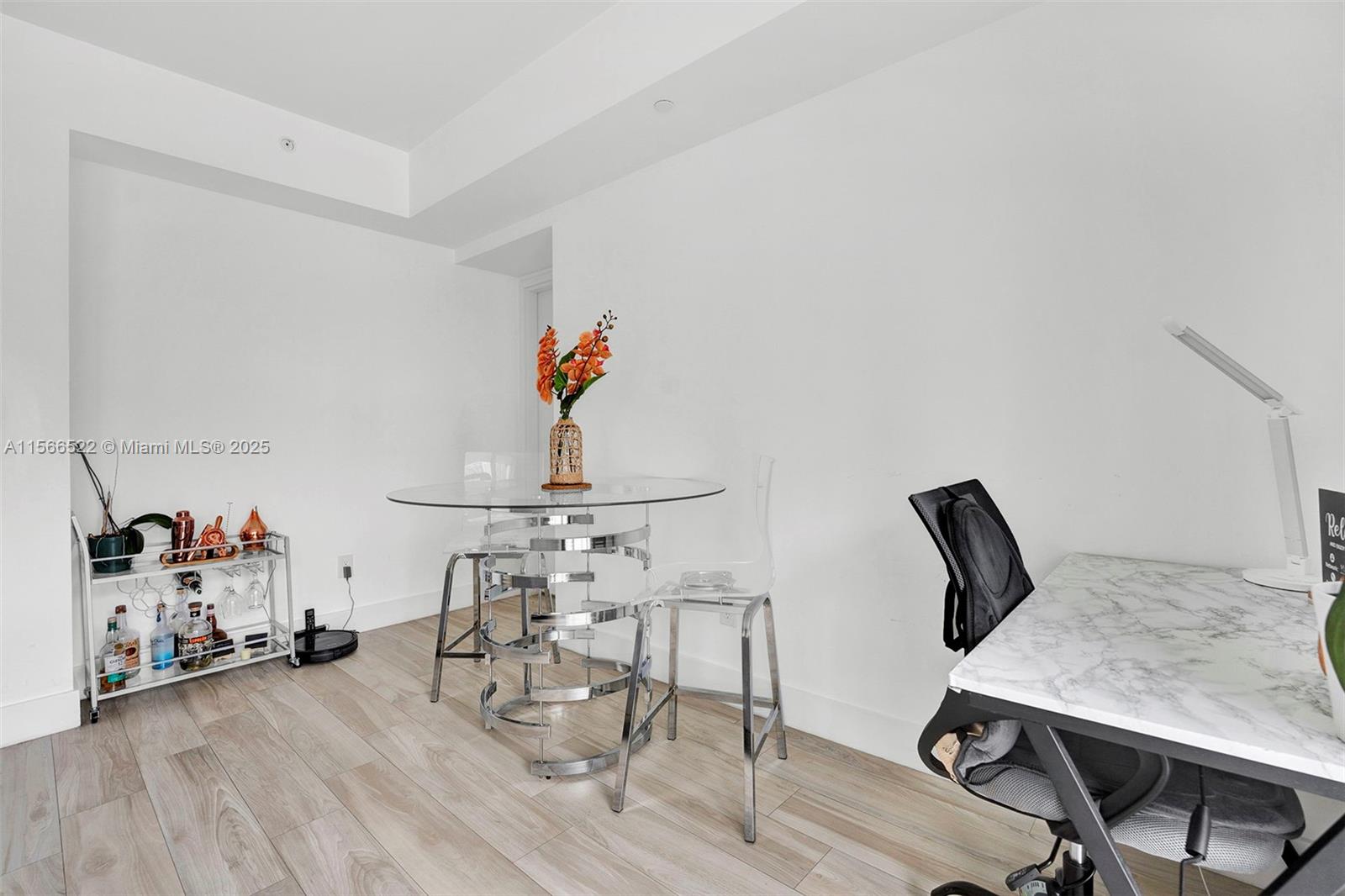 1300 Brickell Bay Dr #2701, Miami FL 33131