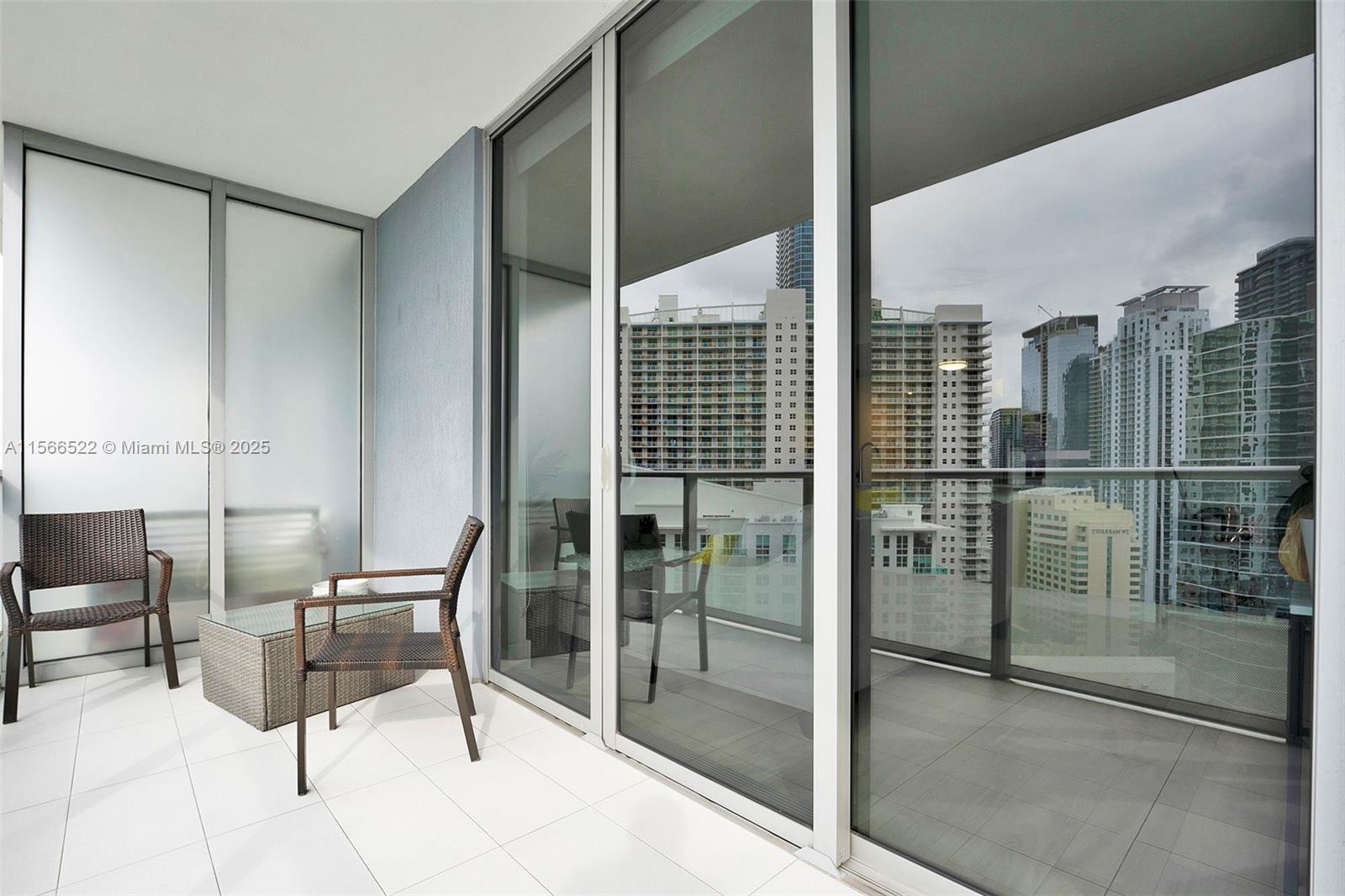 1300 Brickell Bay Dr #2701, Miami FL 33131