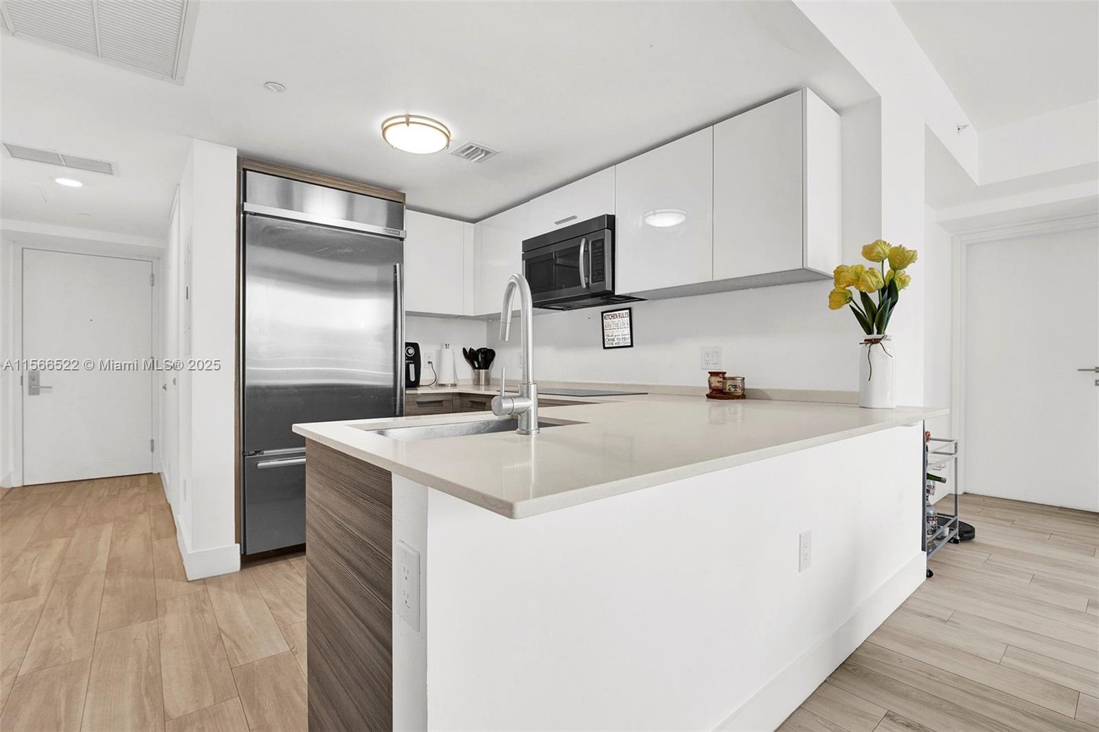 1300 Brickell Bay Dr #2701, Miami FL 33131