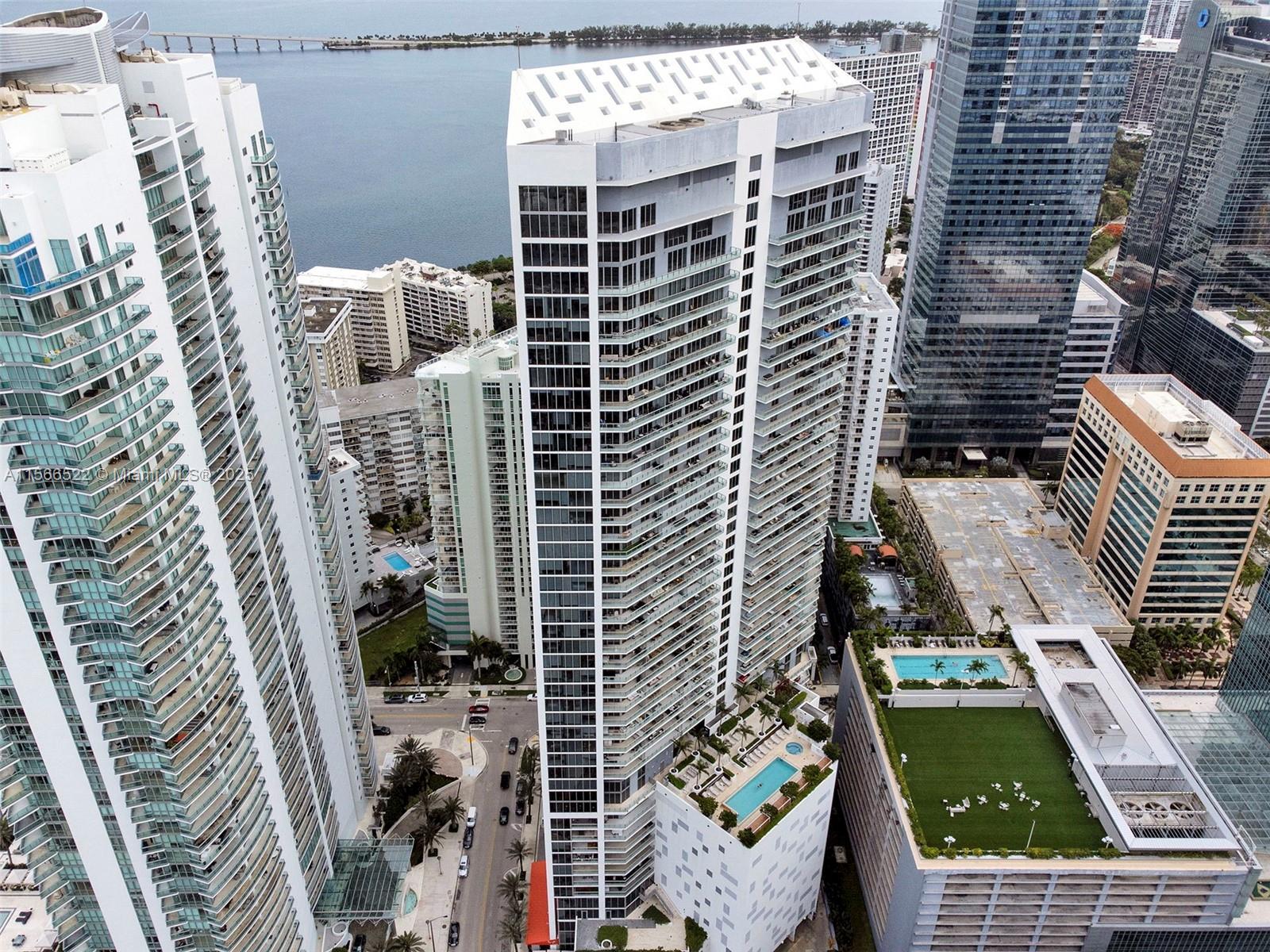 1300 Brickell Bay Dr #2701, Miami FL 33131