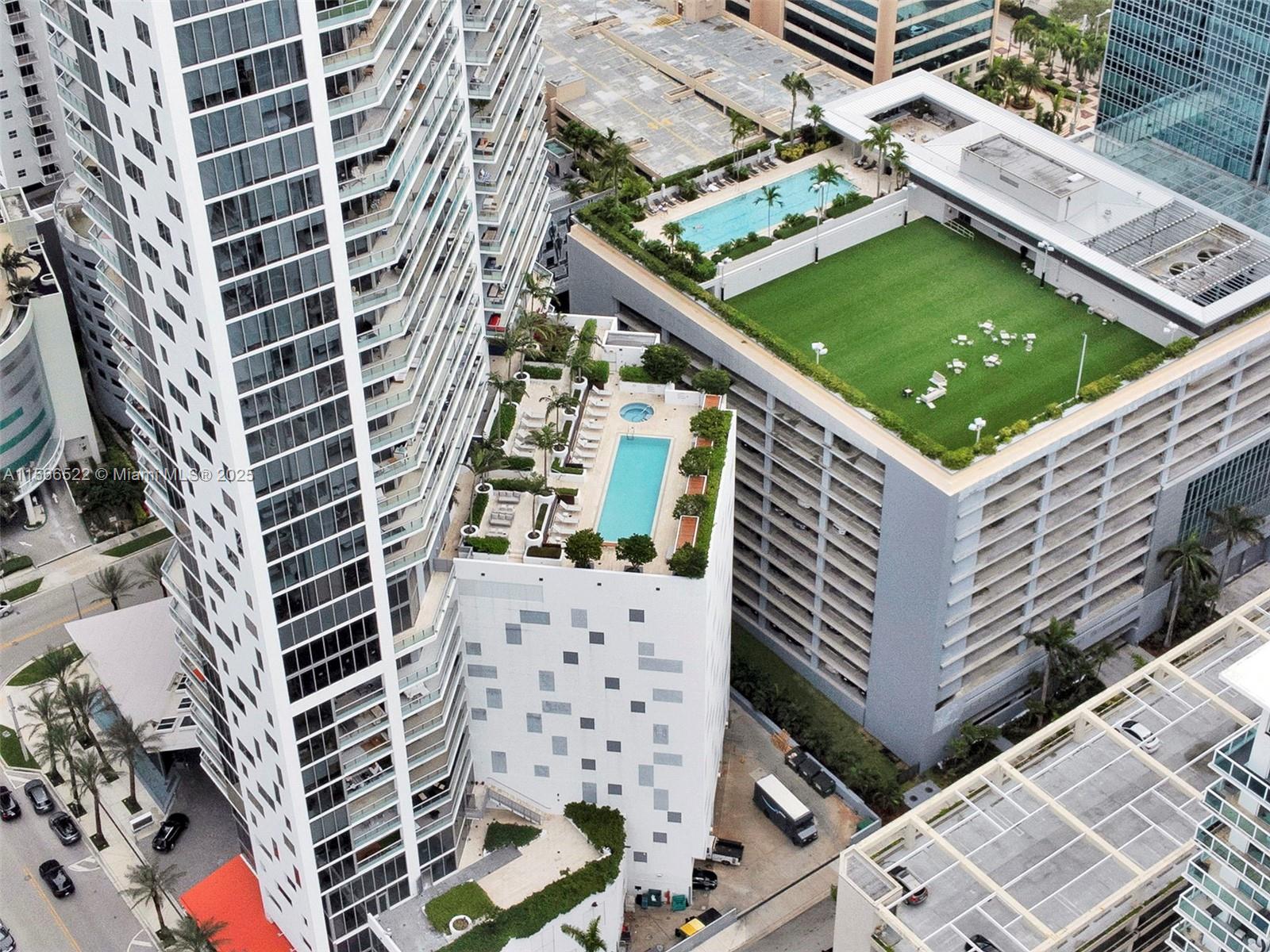 1300 Brickell Bay Dr #2701, Miami FL 33131