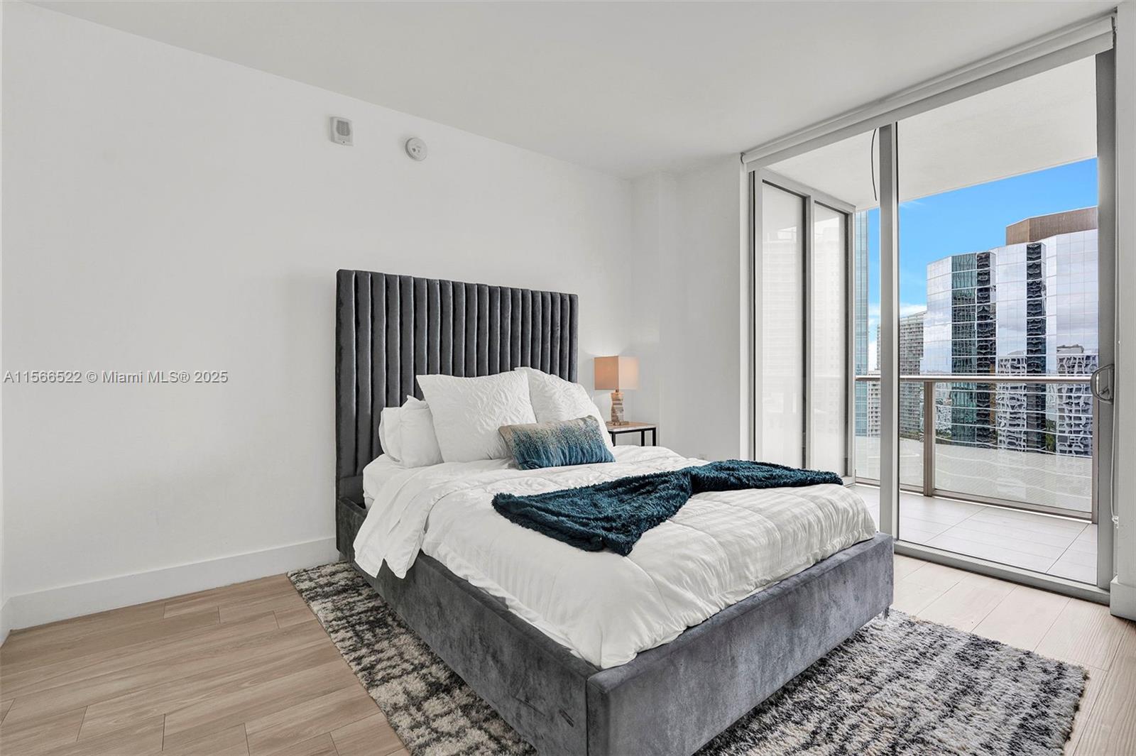 1300 Brickell Bay Dr #2701, Miami FL 33131
