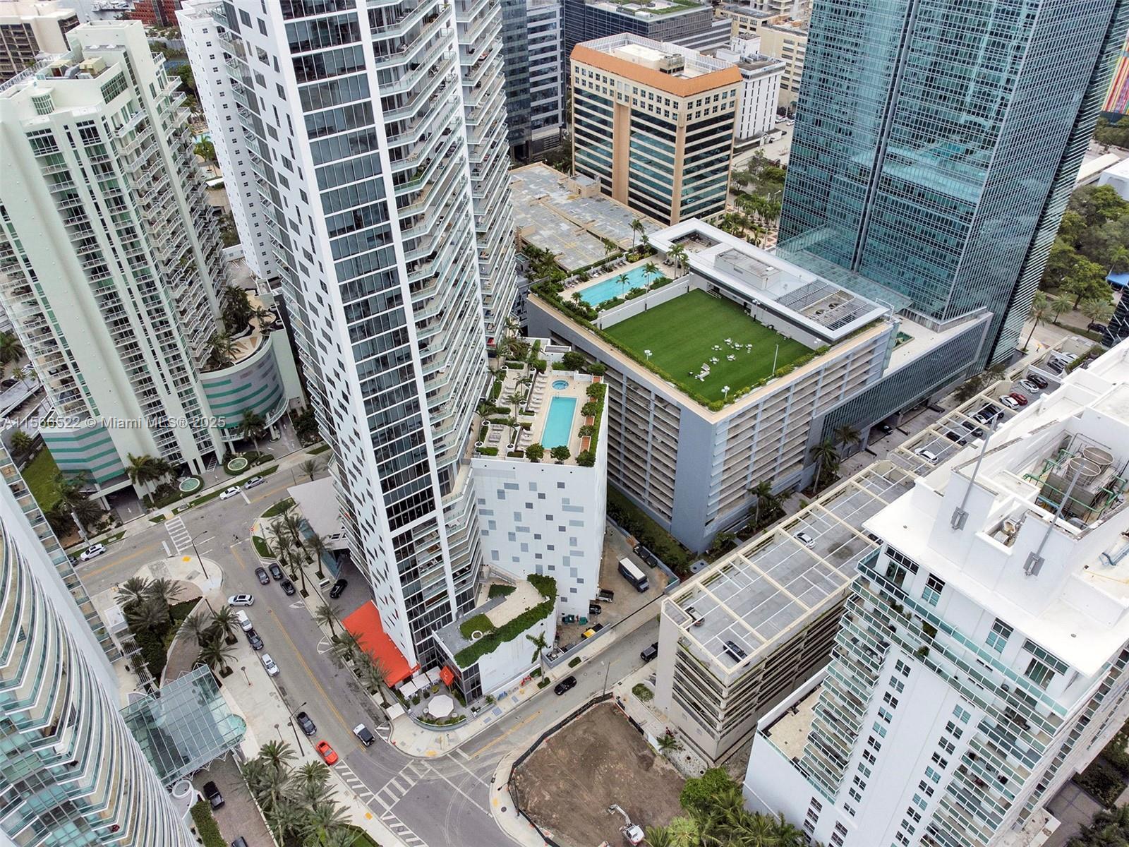 1300 Brickell Bay Dr #2701, Miami FL 33131