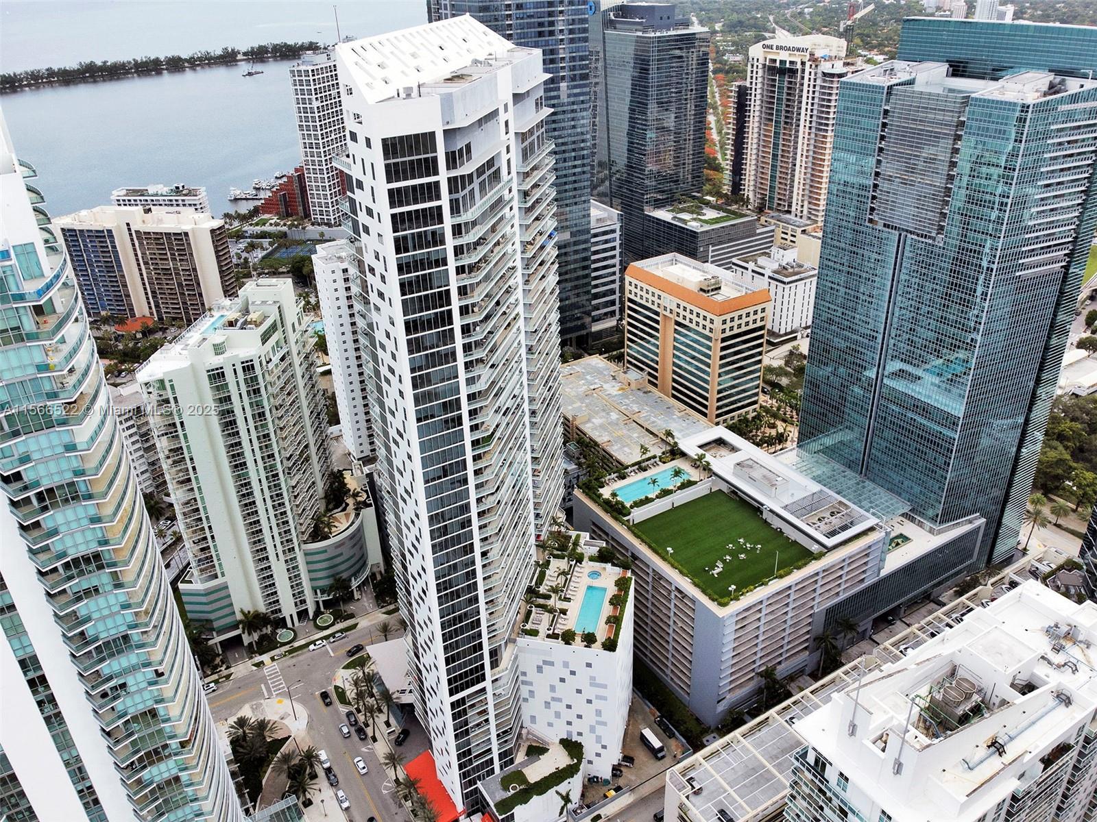 1300 Brickell Bay Dr #2701, Miami FL 33131