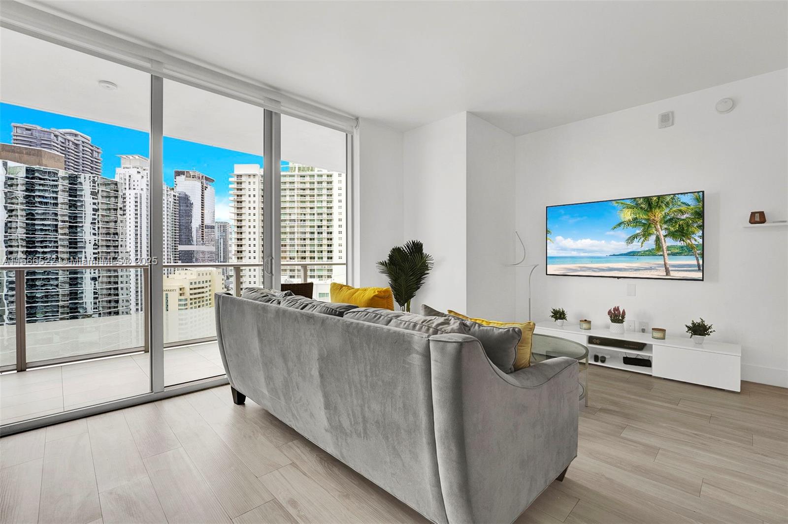 1300 Brickell Bay Dr #2701, Miami FL 33131