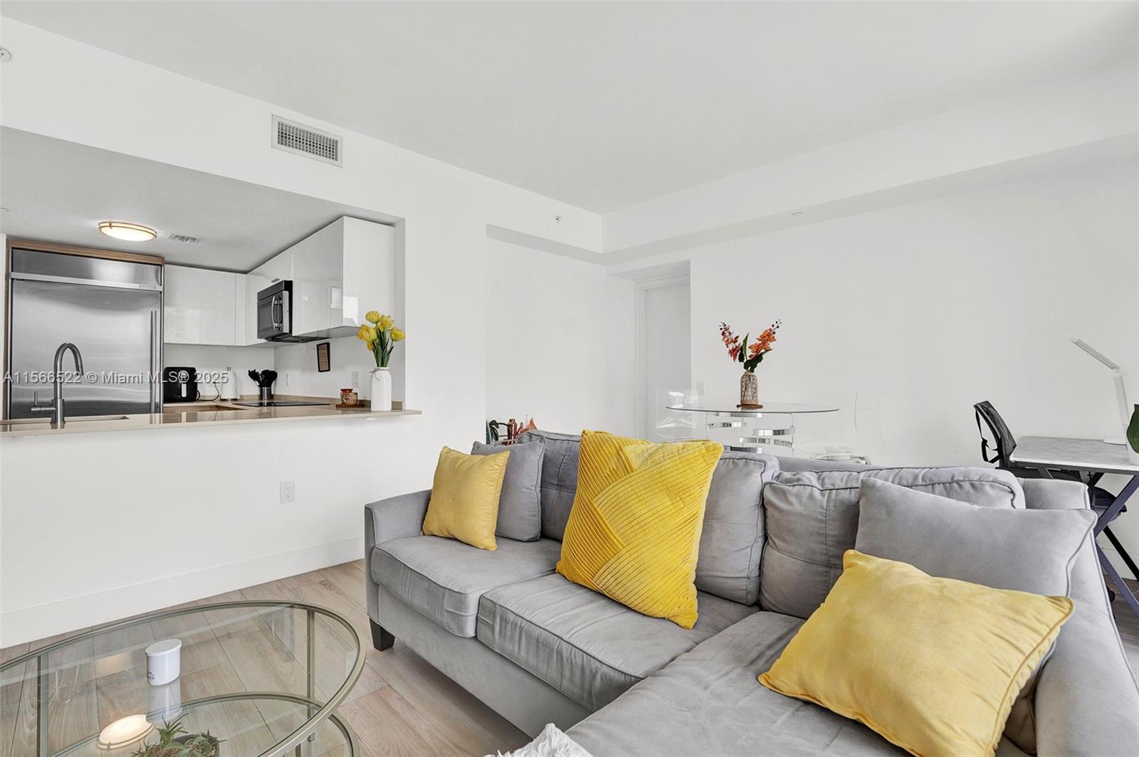 1300 Brickell Bay Dr #2701, Miami FL 33131