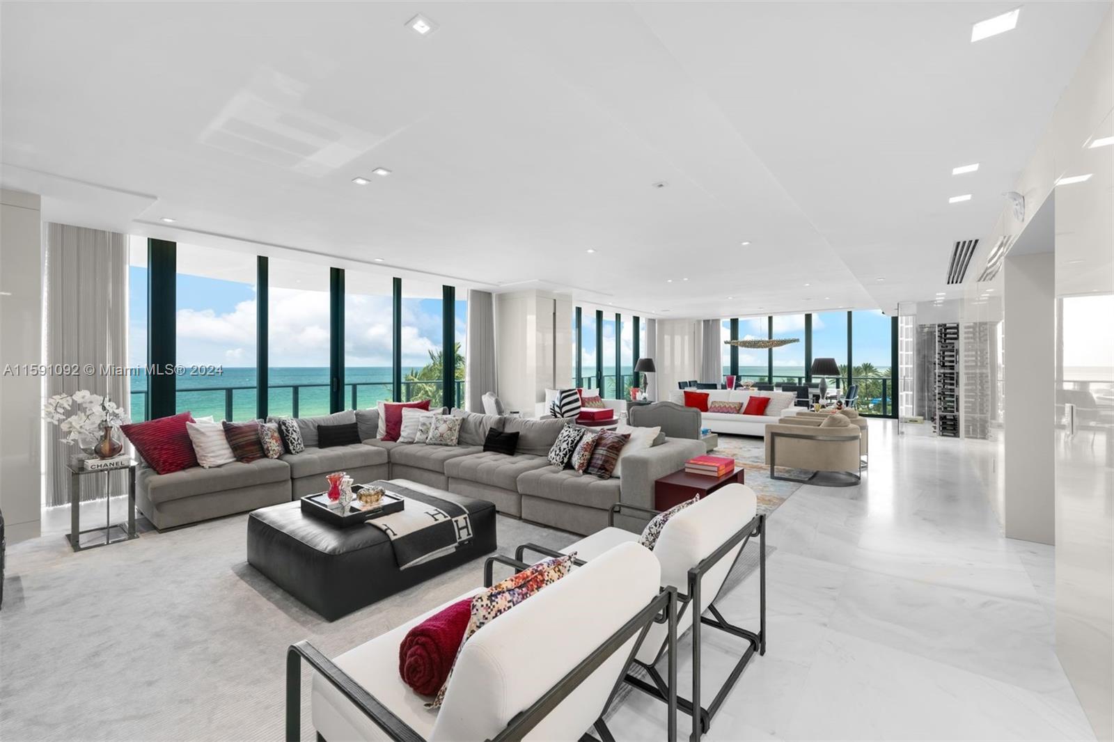 Apartamento à Venda em Sunny Isles Beach, FL