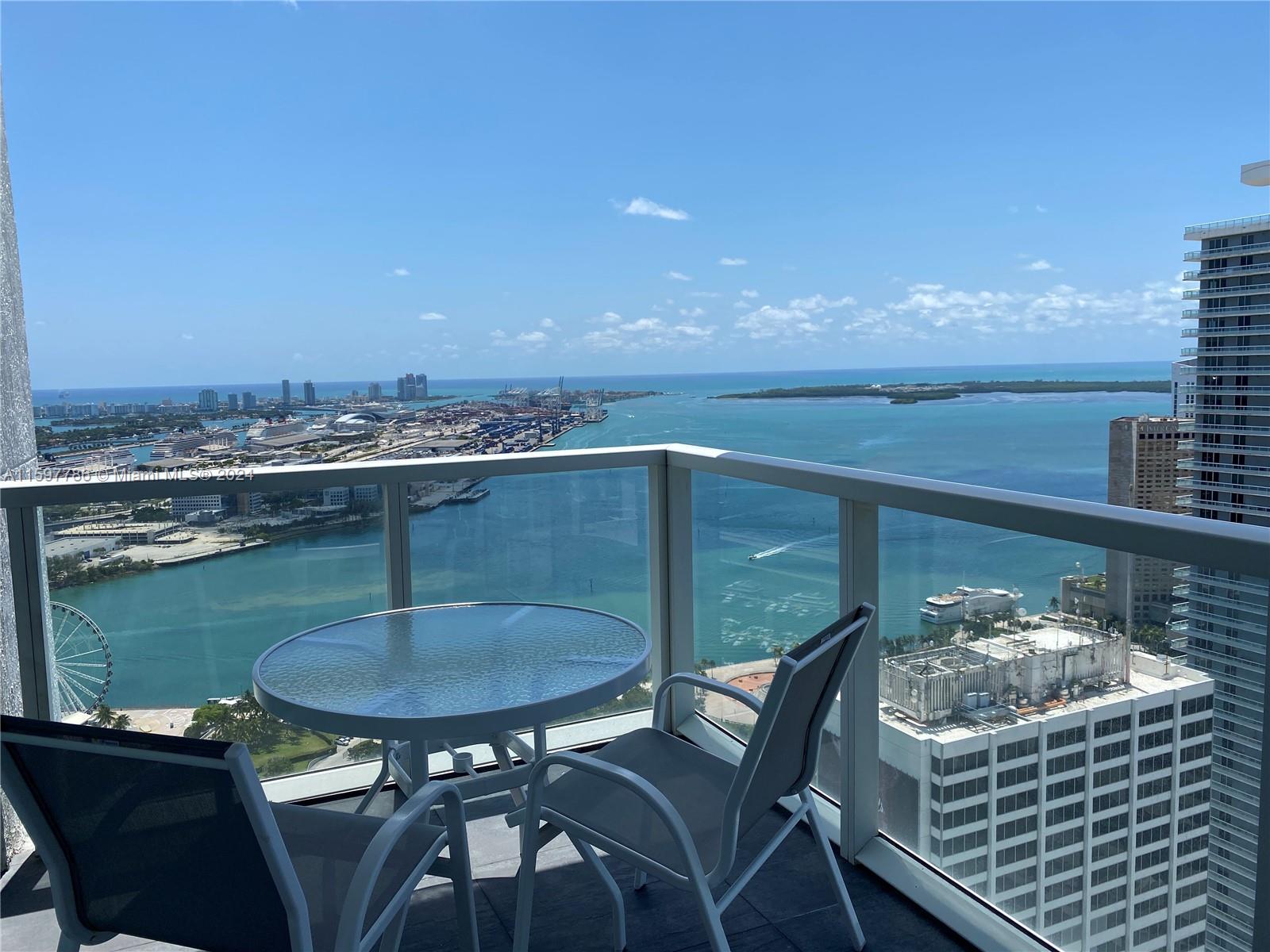 Apartamento à Venda em Miami, FL