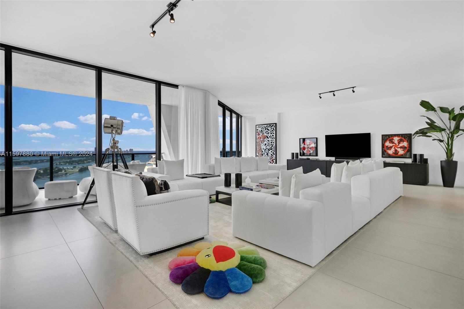 Condo for Sale in Miami, FL