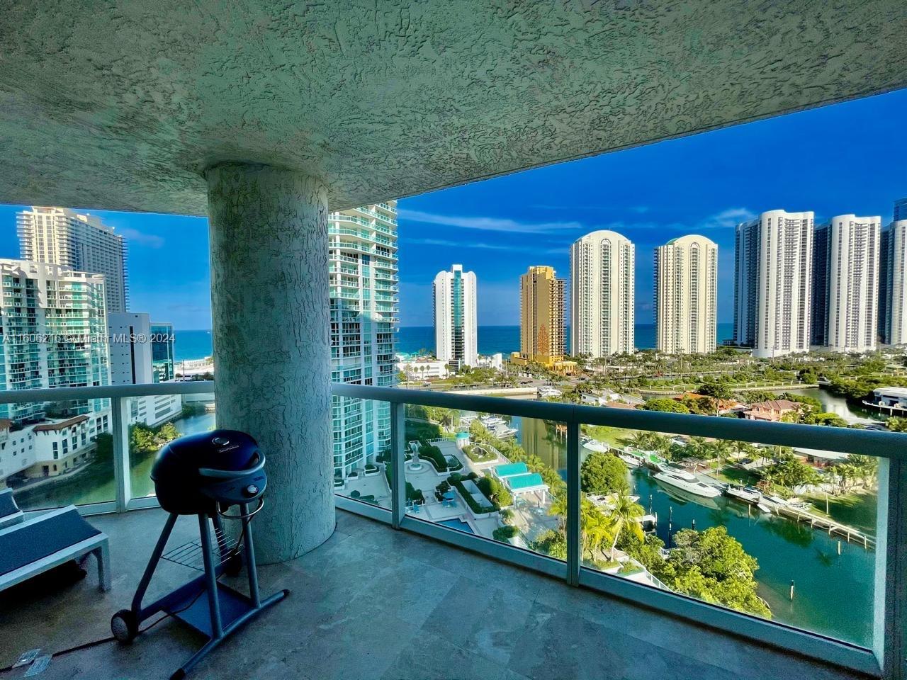 Apartamento à Venda em Sunny Isles Beach, FL