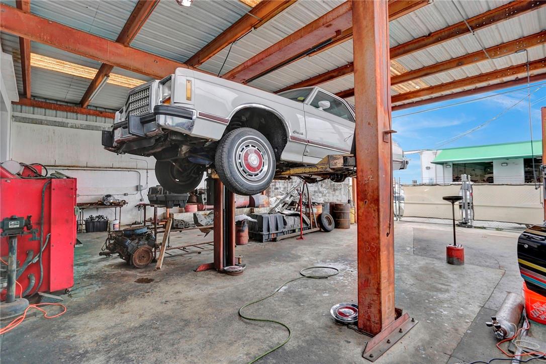 1040 NE 44th St, Oakland Park, FL 33334