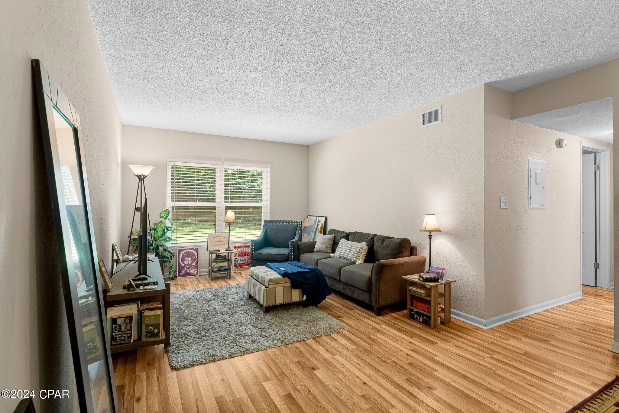 Image 3 For 872 Deerwood Lane