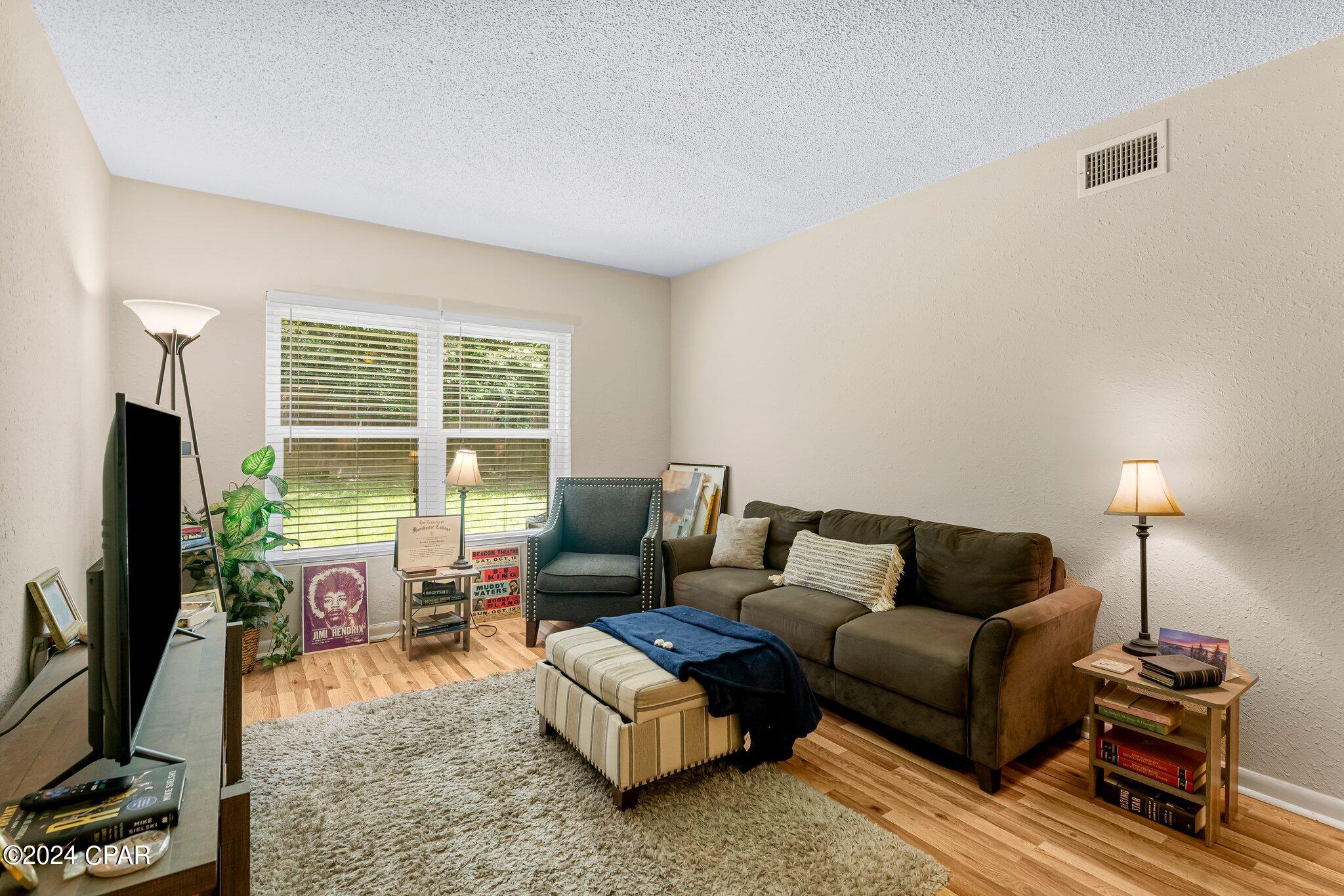 Image 4 For 872 Deerwood Lane