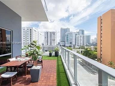Condo for Sale in Miami, FL