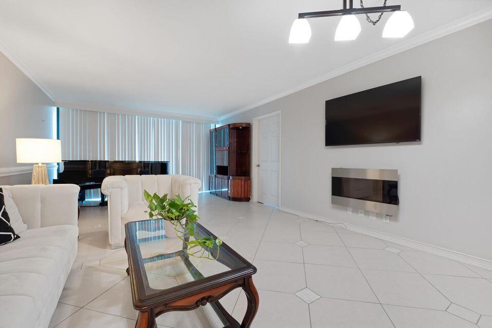 Beautifully kept 2/2 Corner Unit in the perfectly located Land of the Presidents gated community. Enjoy amazing golf course, intracoastal and city views from TWO balconies, covered parking, updated kitchen with granite countertops and stainless steel appliances, walk in closets and many more features. Security includes a guarded community gate and building doorman as well as an onsite manager. Community includes gym, pool & social room and is a short walk from restaurants, shops and golf courses.