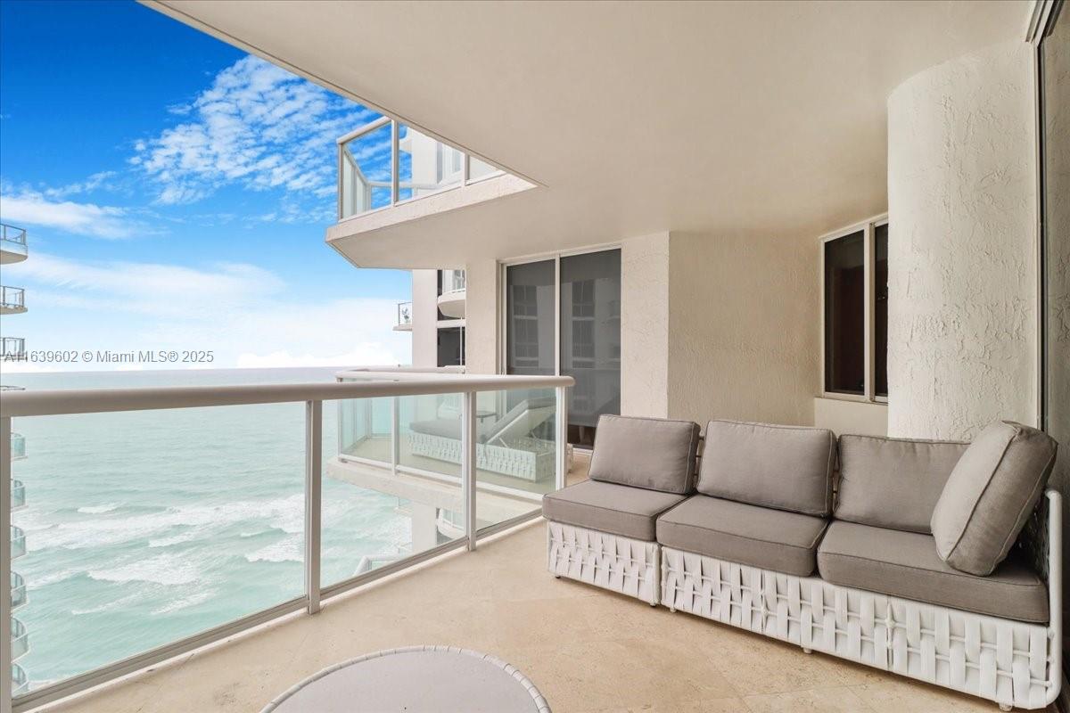 Apartamento para Alugar em Sunny Isles Beach, FL