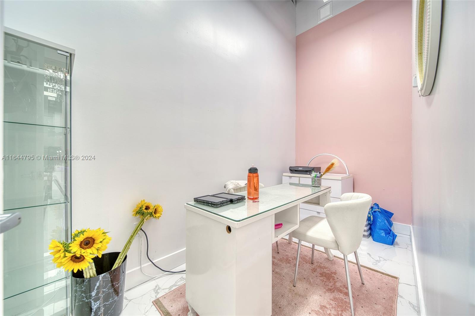 Full-Service Beauty Salon For Sale In Pinecrest