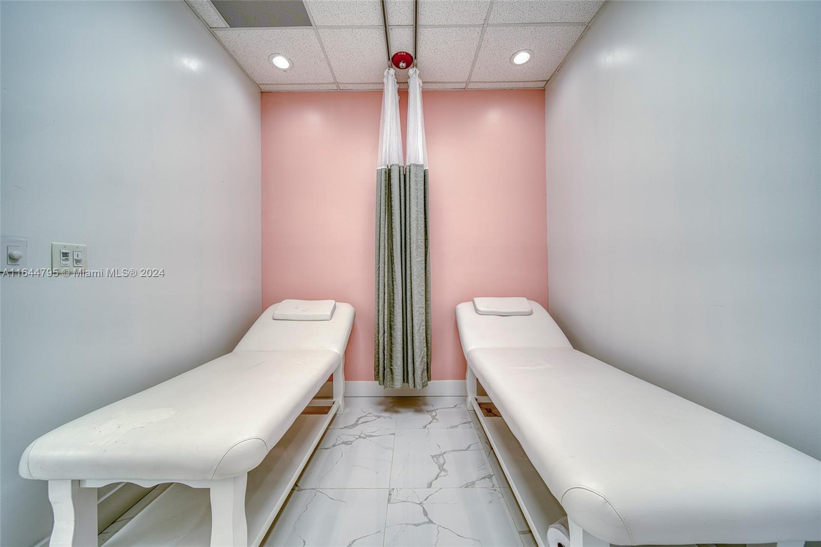 Full-Service Beauty Salon For Sale In Pinecrest