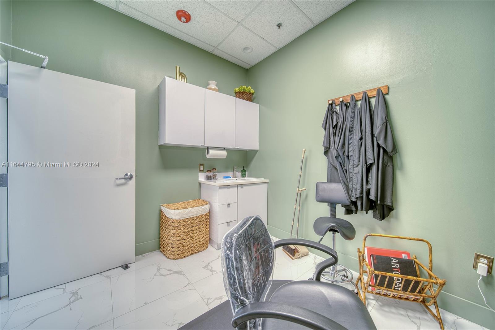 Full-Service Beauty Salon For Sale In Pinecrest