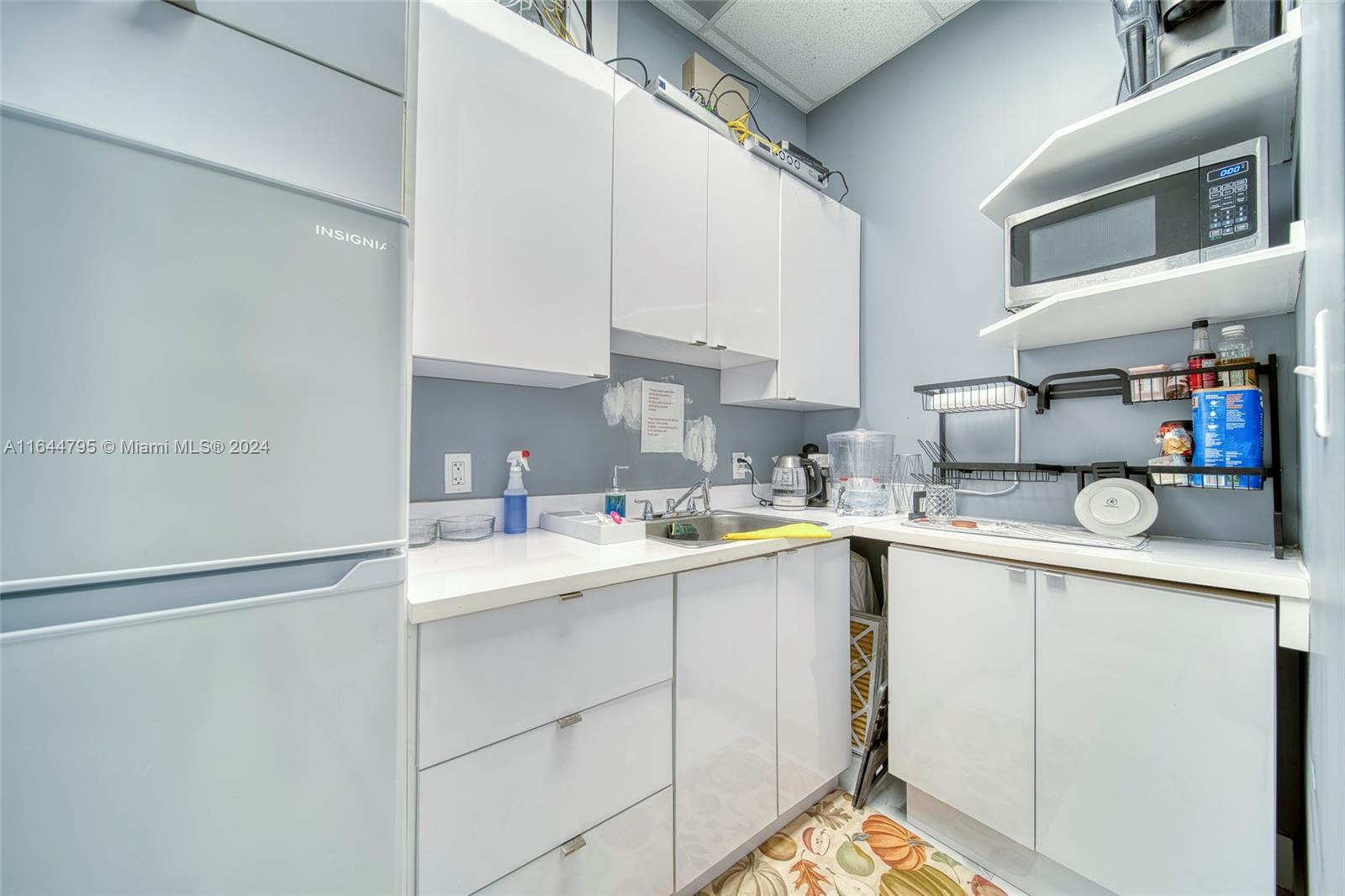 Full-Service Beauty Salon For Sale In Pinecrest