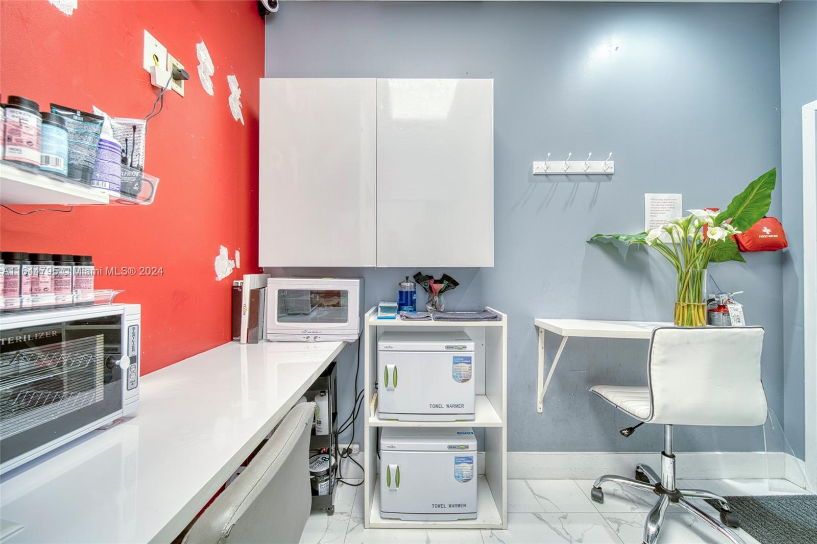 Full-Service Beauty Salon For Sale In Pinecrest
