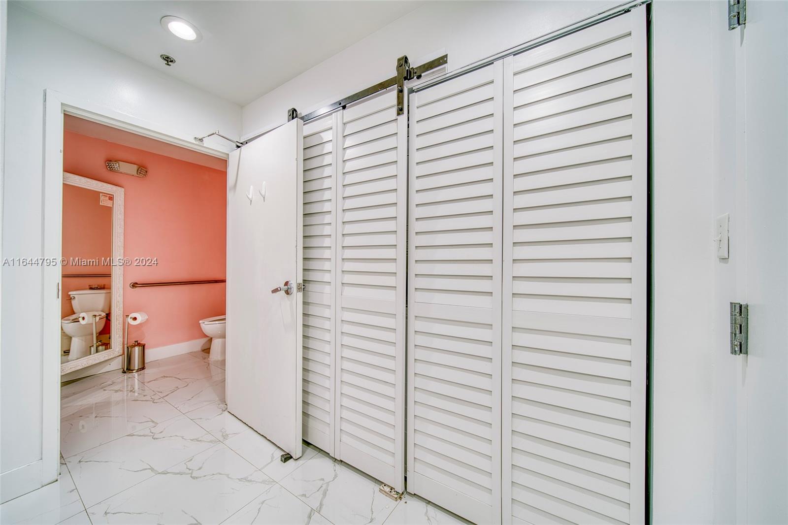 Full-Service Beauty Salon For Sale In Pinecrest