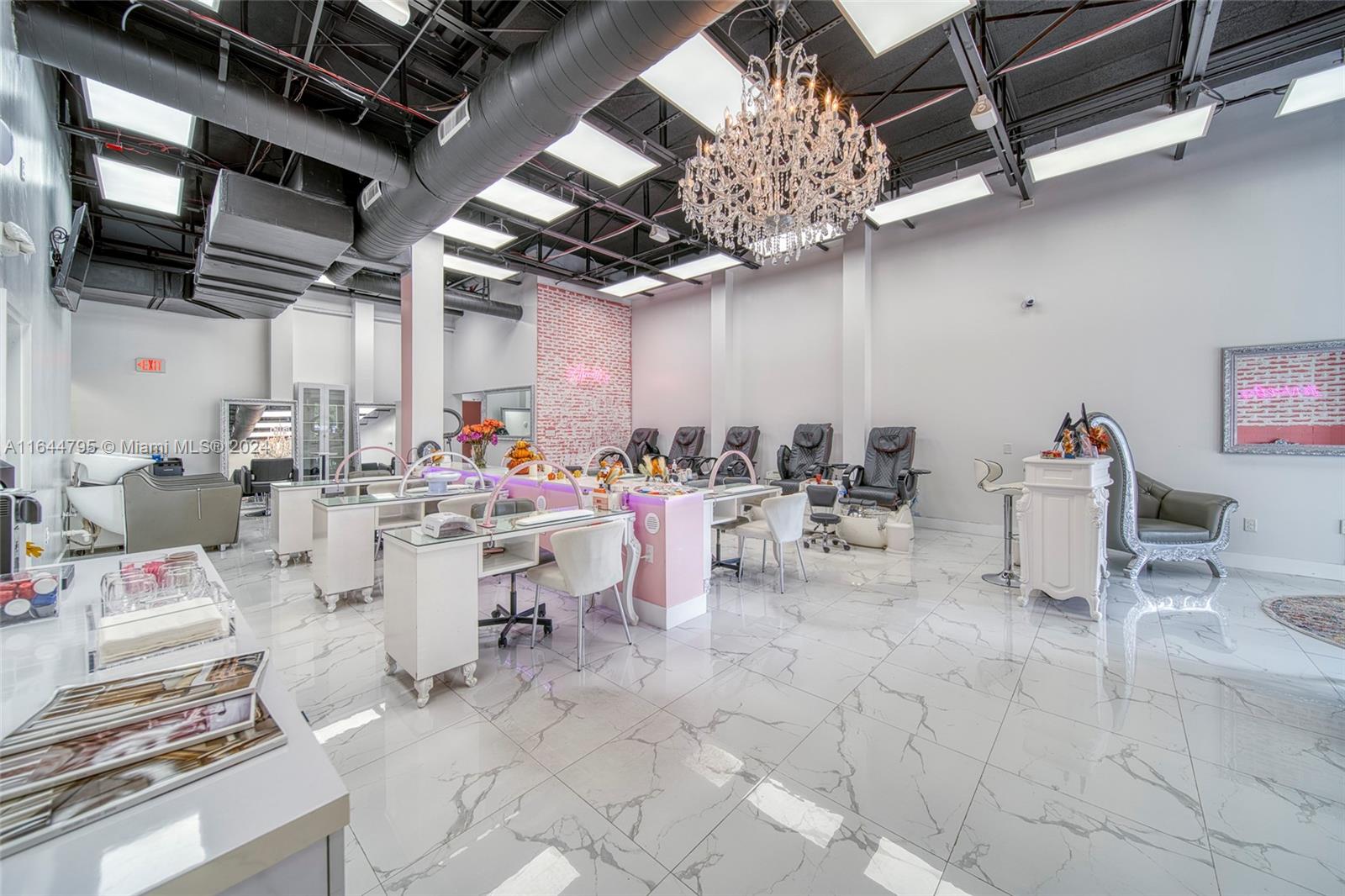 Full-Service Beauty Salon For Sale In Pinecrest