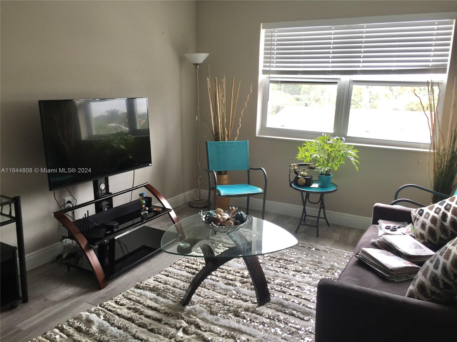 This remodeled two-bedroom, one-bathroom condo is in a great location. Located in a small building with only 16 units, it features modern stainless steel appliances and stylish updates. Enjoy the benefits of a cozy, well-situated home with easy access to nearby amenities.  No washer and dryer in the unit.
Unit is leased with 90 days move out clause.  Building does not qualify for FHA financing. CASH ONLY