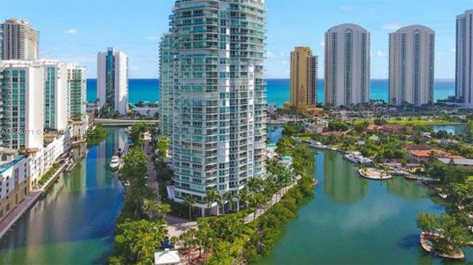 Apartamento à Venda em Sunny Isles Beach, FL