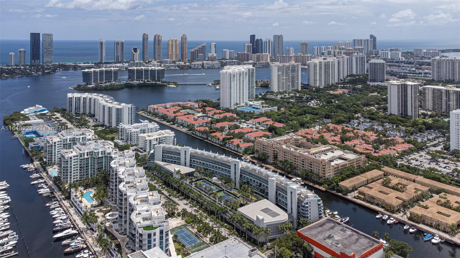 Condo for Sale in Aventura, FL
