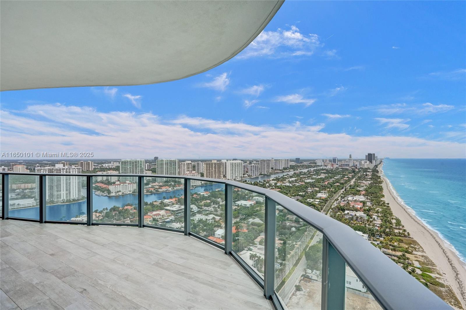 Apartamento à Venda em Sunny Isles Beach, FL