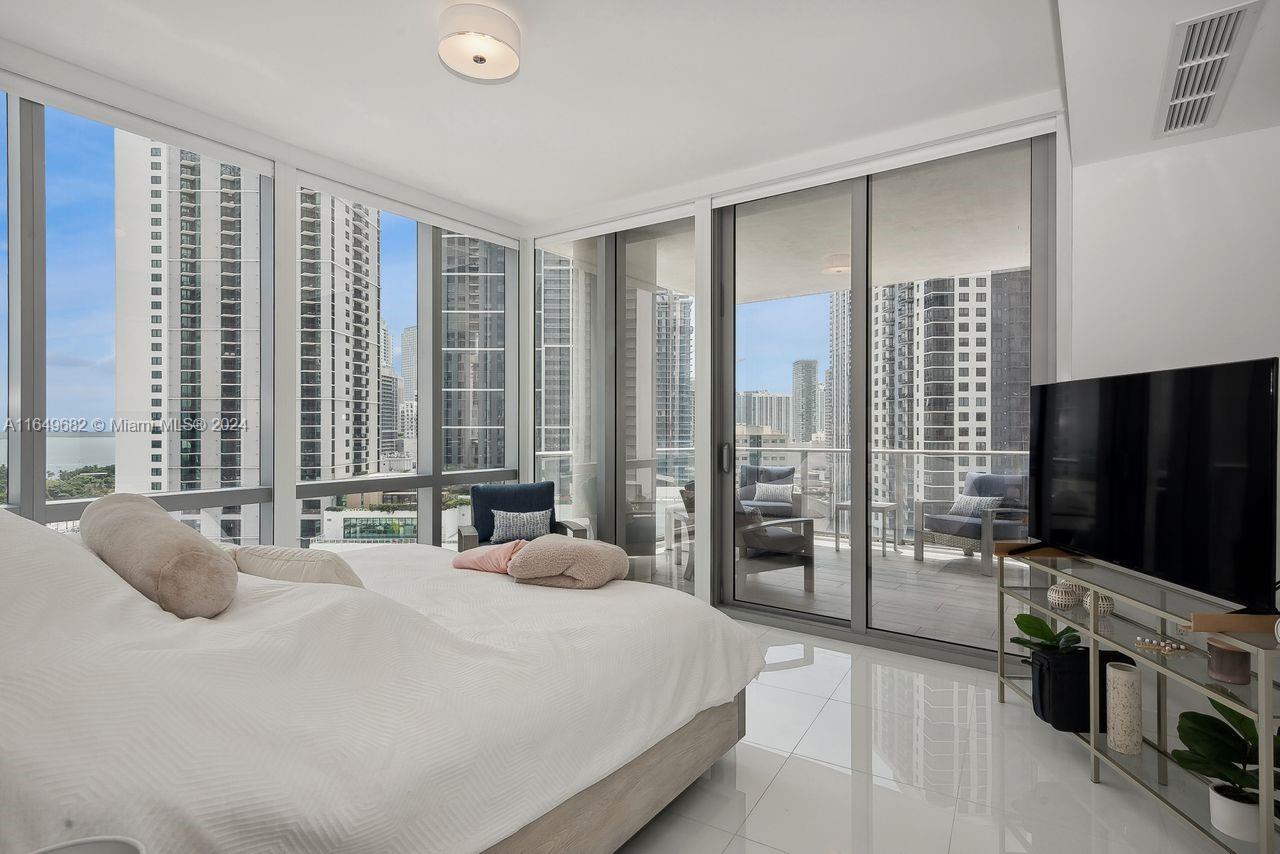 851 NE 1st Ave #1711, Miami FL 33132