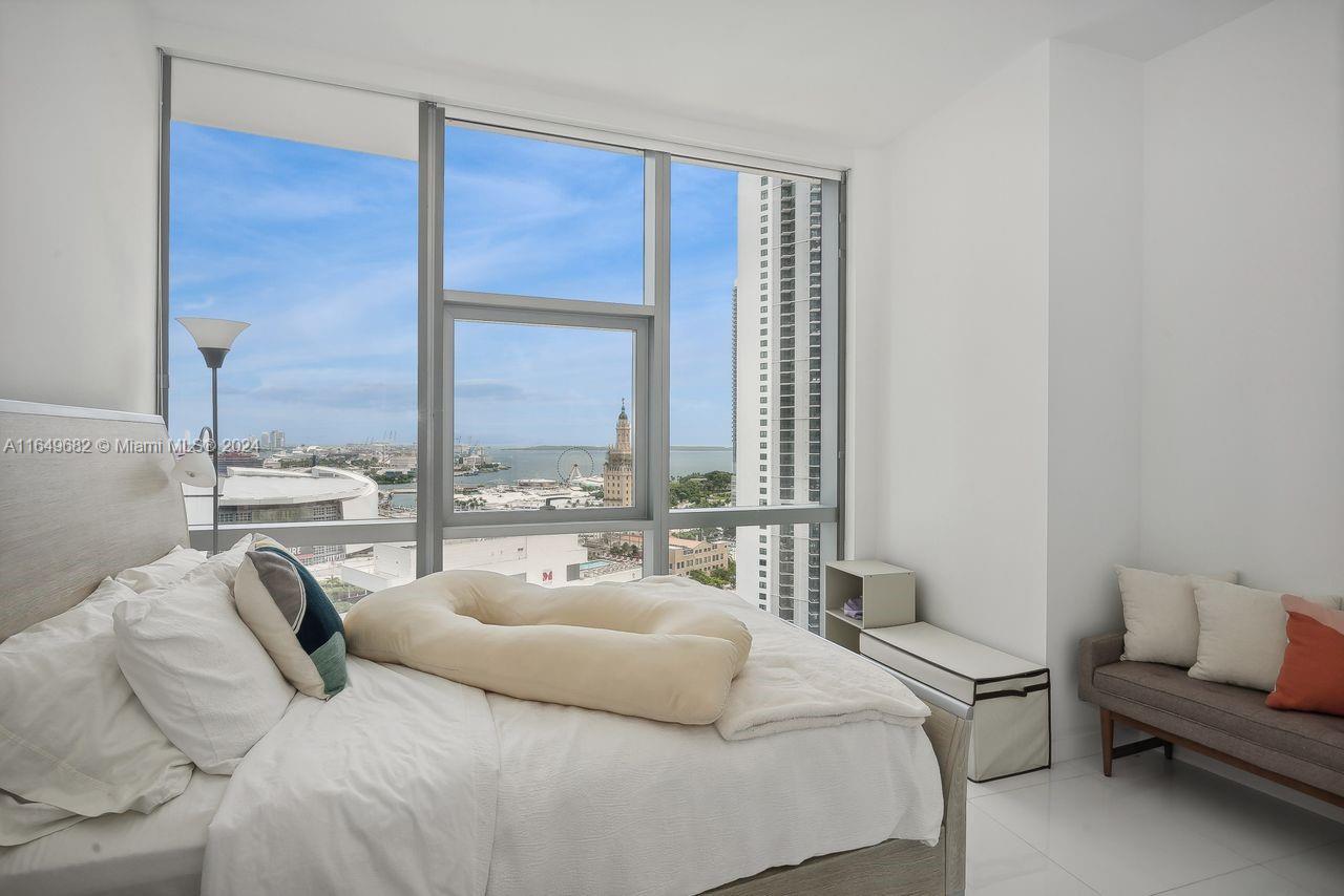 851 NE 1st Ave #1711, Miami FL 33132