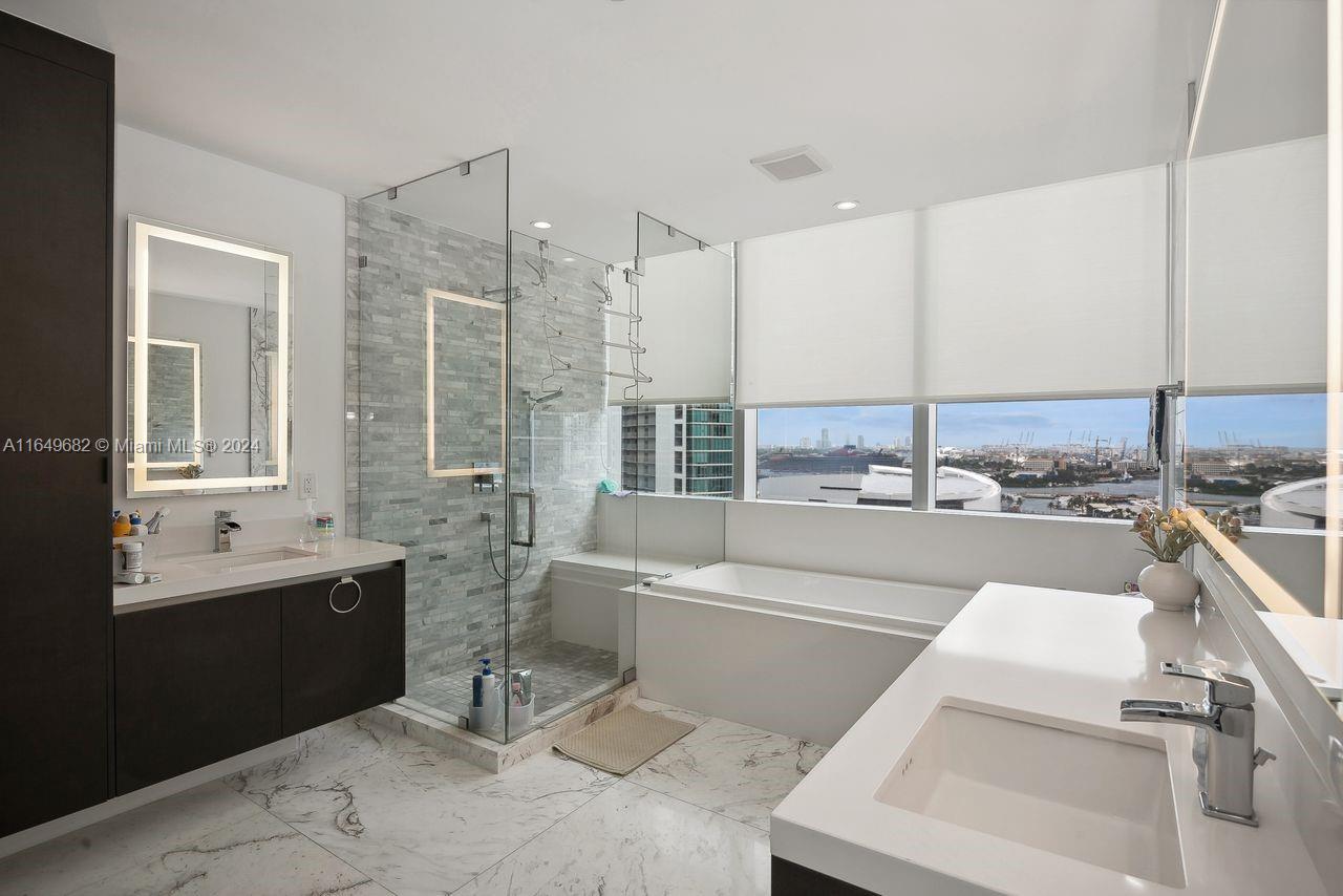 851 NE 1st Ave #1711, Miami FL 33132