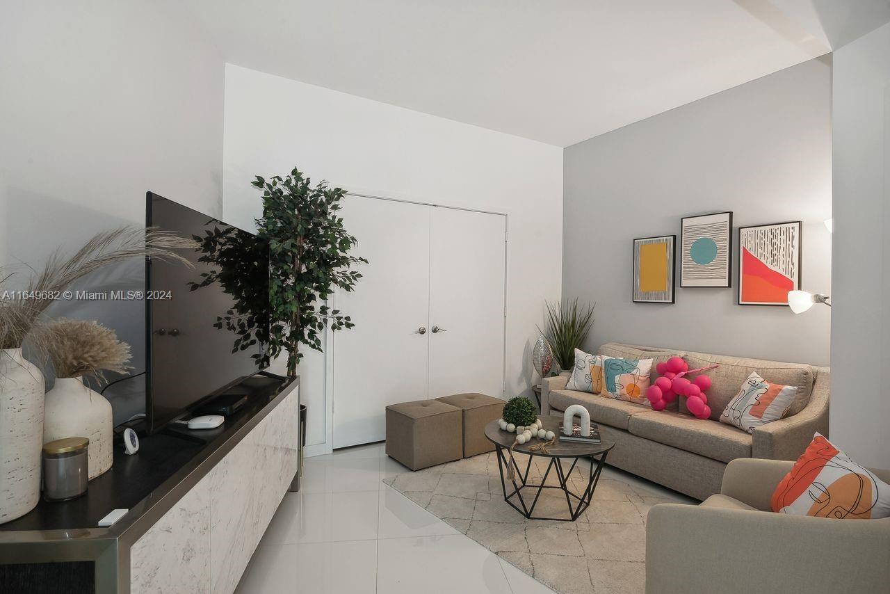 851 NE 1st Ave #1711, Miami FL 33132