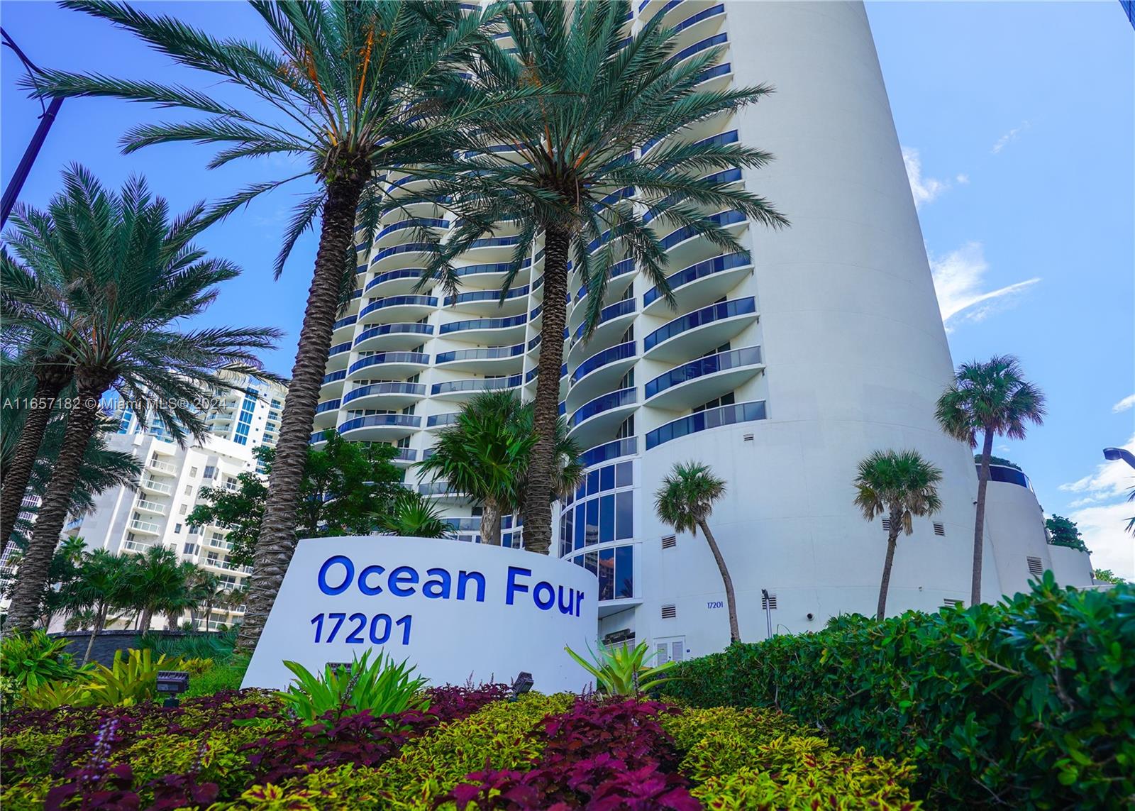 Apartamento à Venda em Sunny Isles Beach, FL