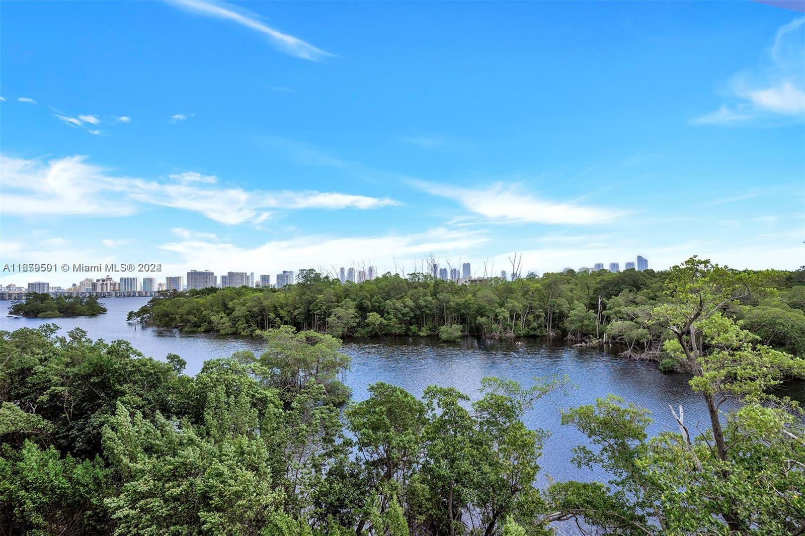 Apartamento à Venda em North Miami Beach, FL