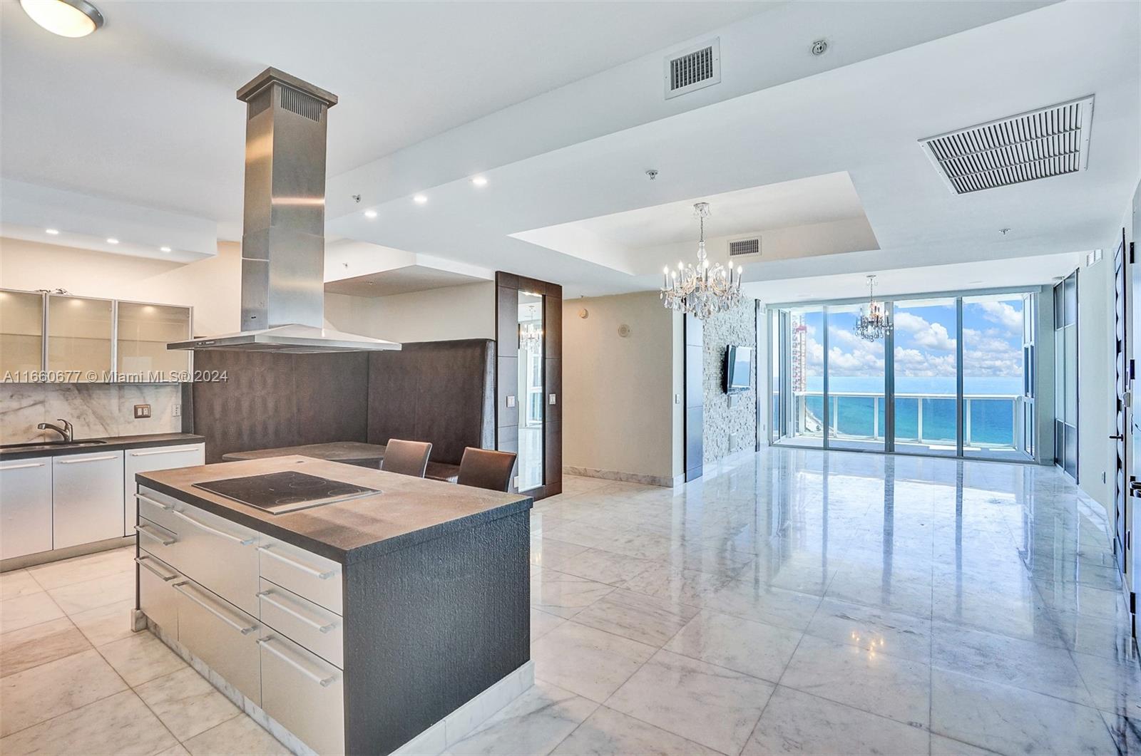 Apartamento à Venda em Sunny Isles Beach, FL