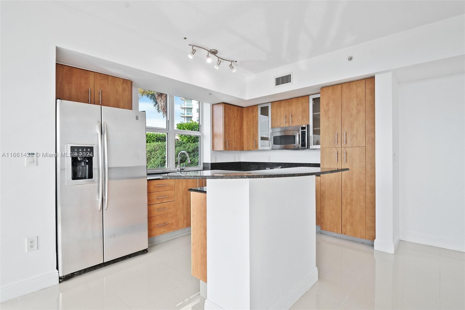 7900 Harbor Island Dr #513, North Bay Village FL 33141