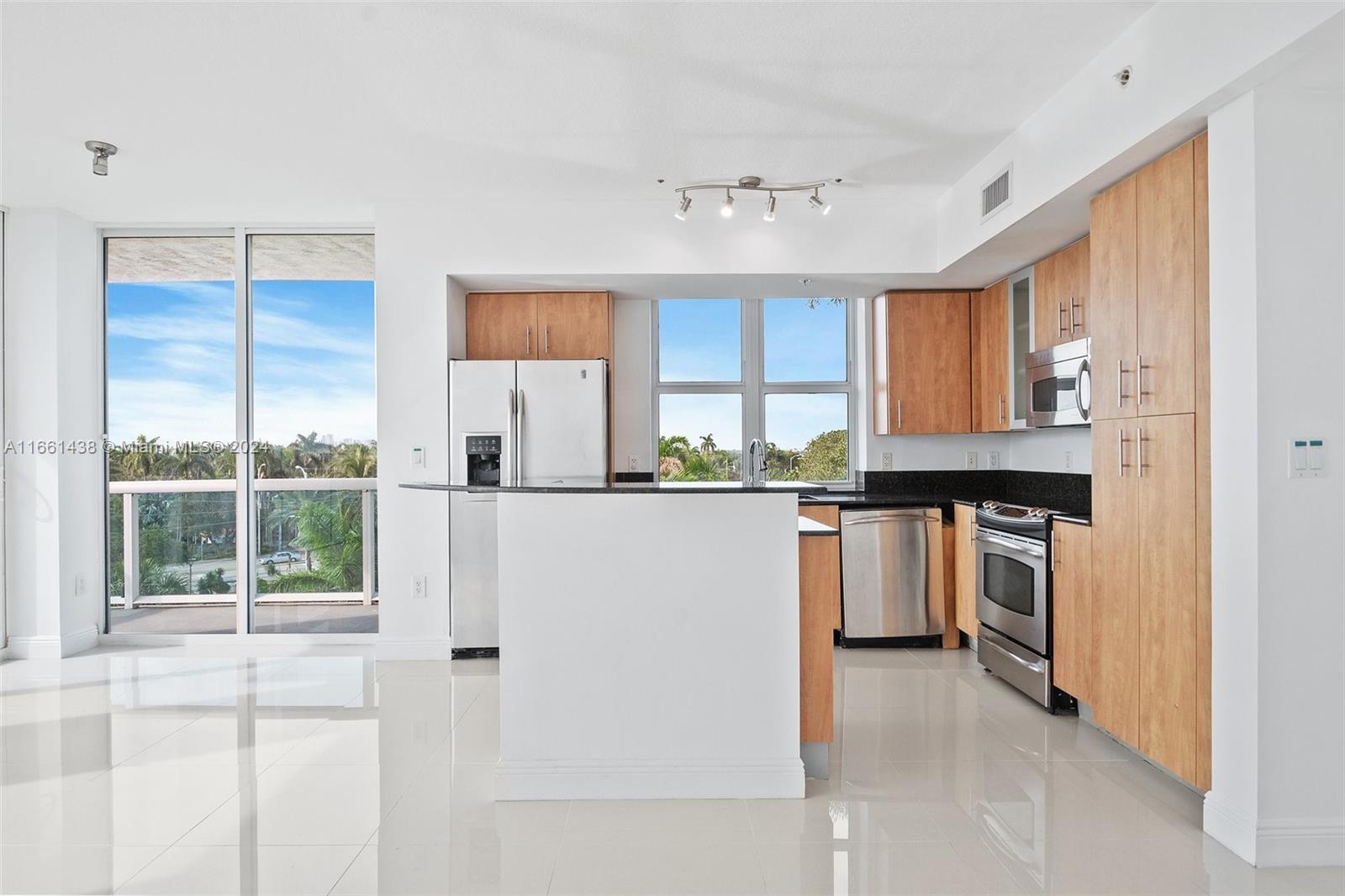 7900 Harbor Island Dr #513, North Bay Village FL 33141