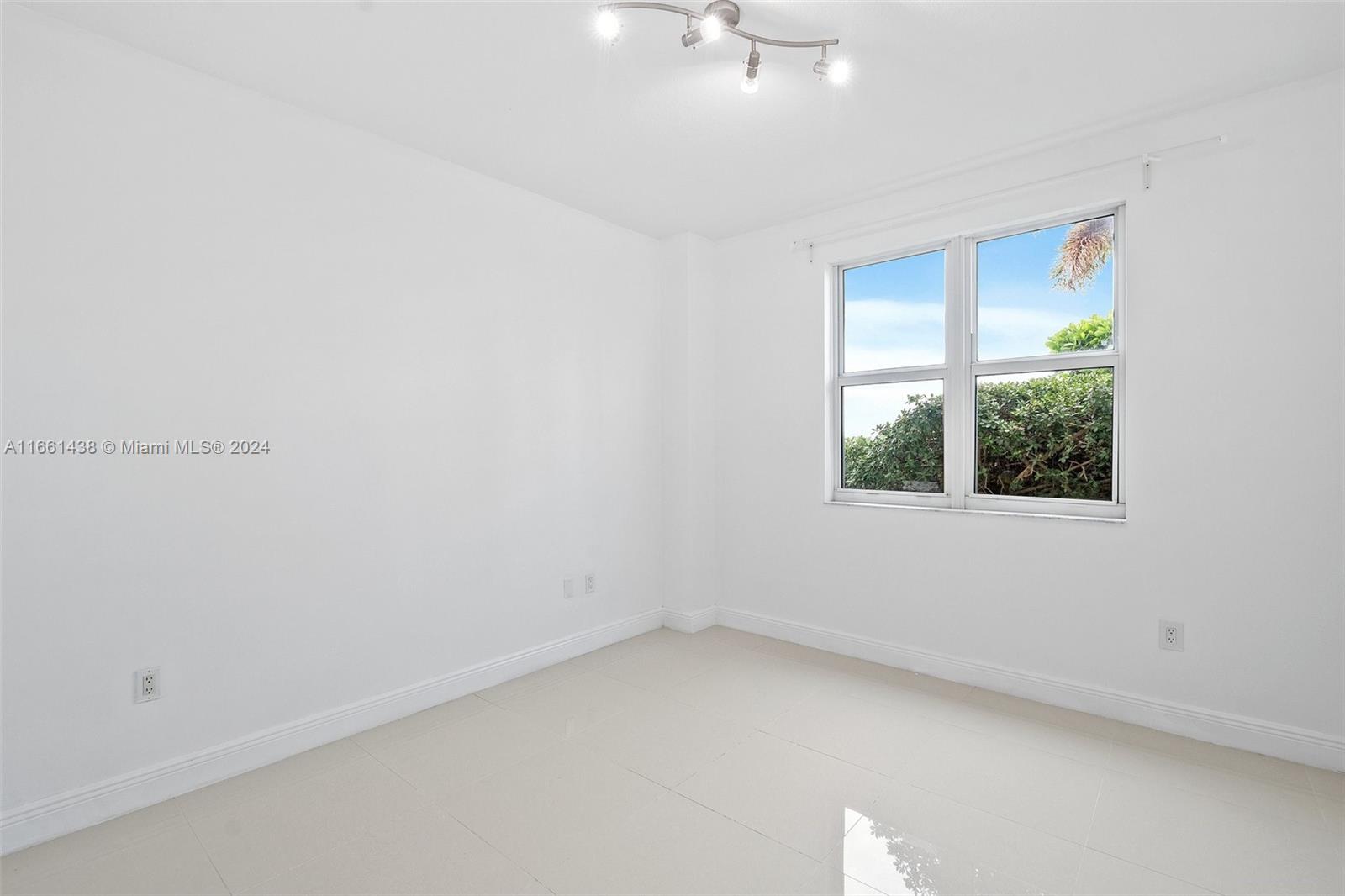 7900 Harbor Island Dr #513, North Bay Village FL 33141