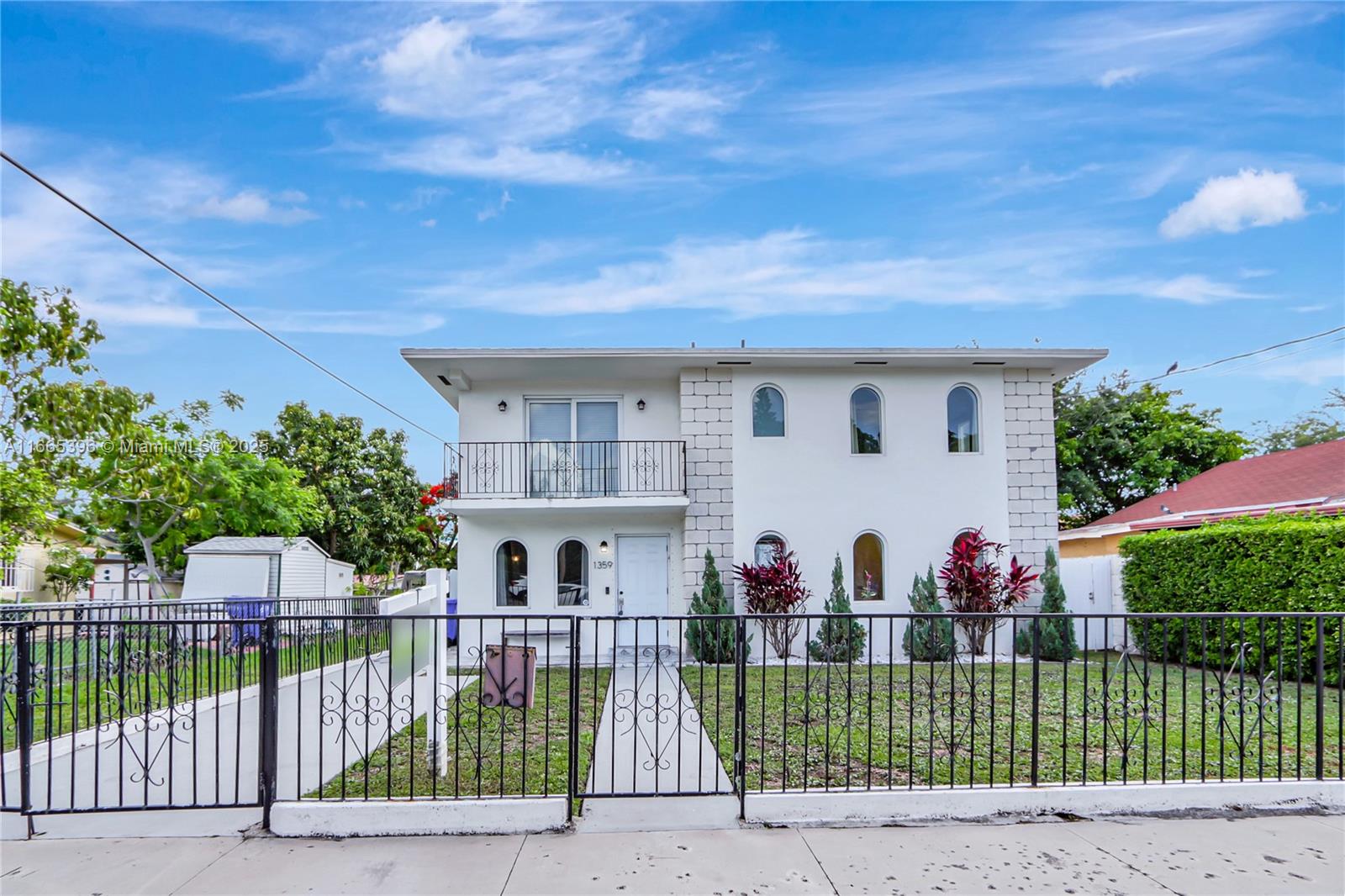 1359 SW 11th St
